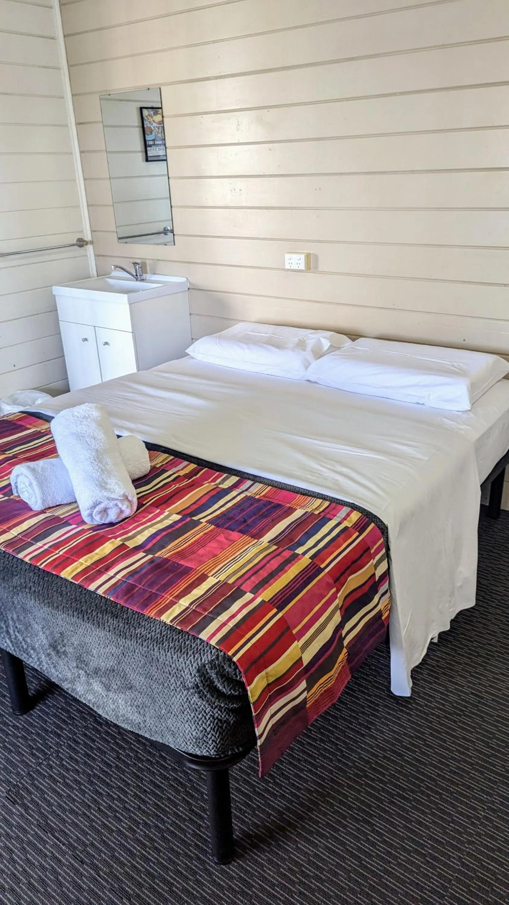 Bed in GRAND CENTRAL HOTEL PROSERPINE