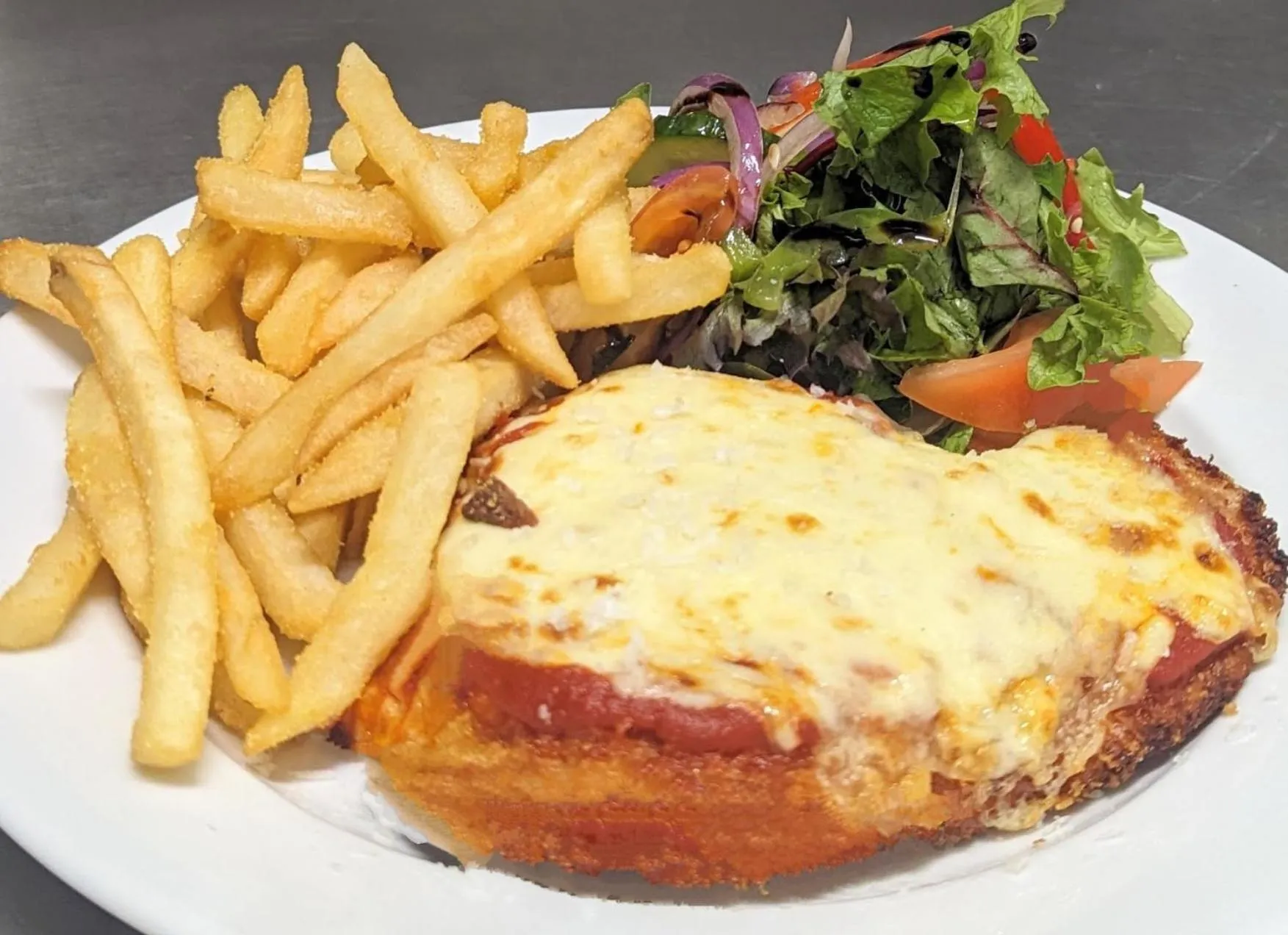 Restaurant/places to eat in GRAND CENTRAL HOTEL PROSERPINE