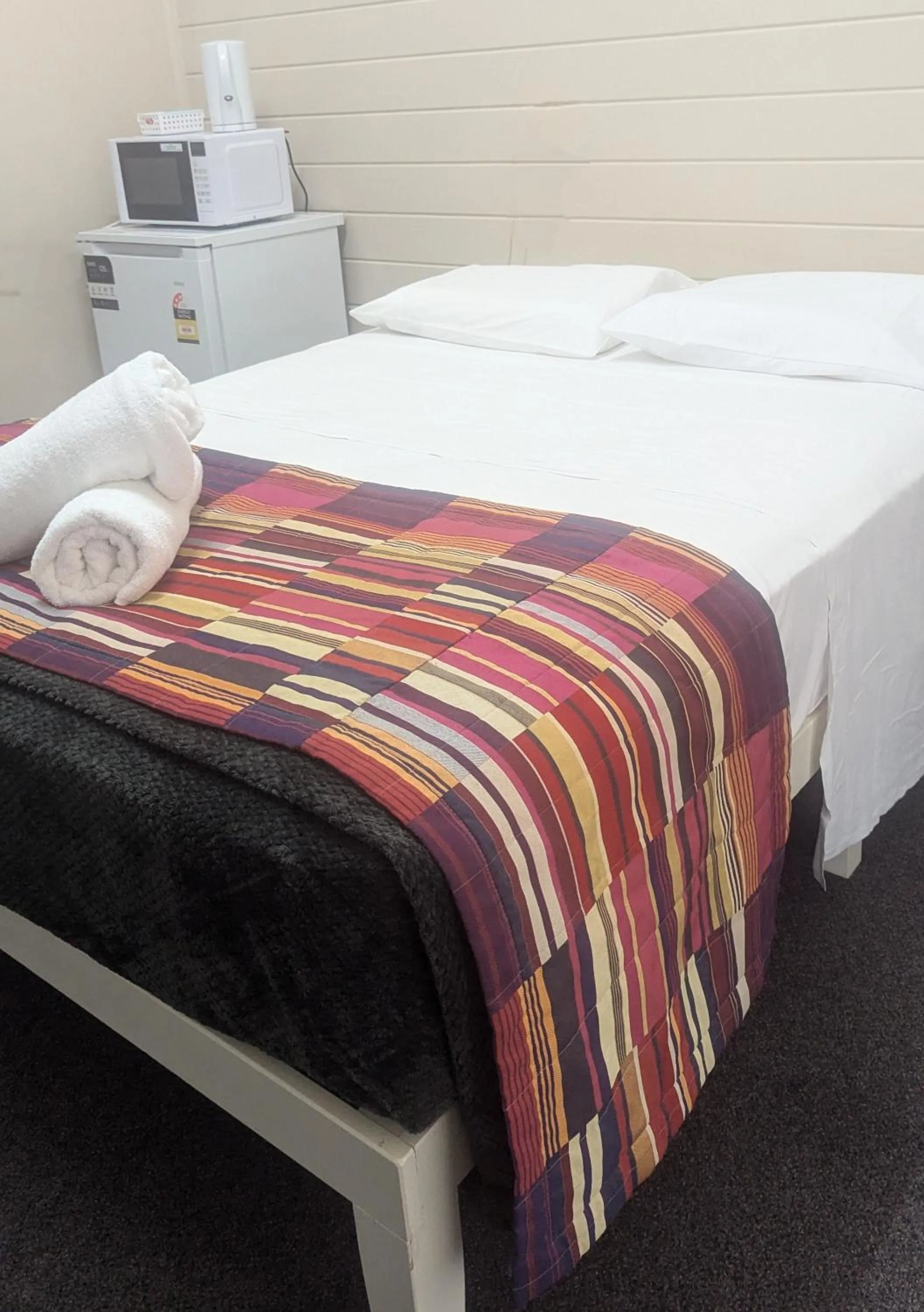 Bed in GRAND CENTRAL HOTEL PROSERPINE