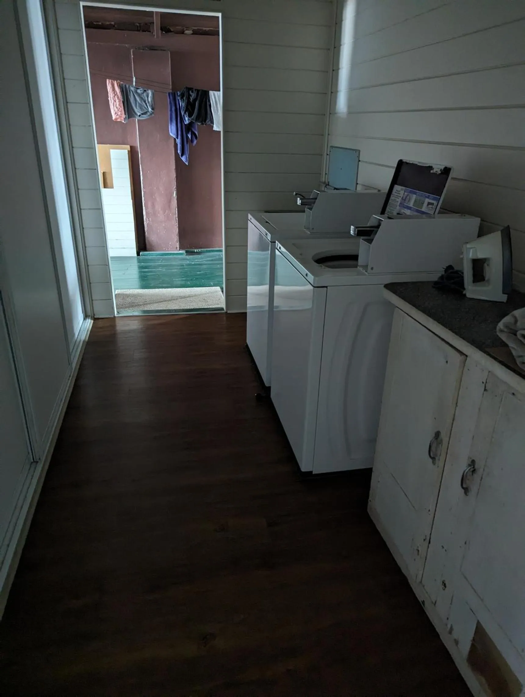 Property building, Bed in GRAND CENTRAL HOTEL PROSERPINE