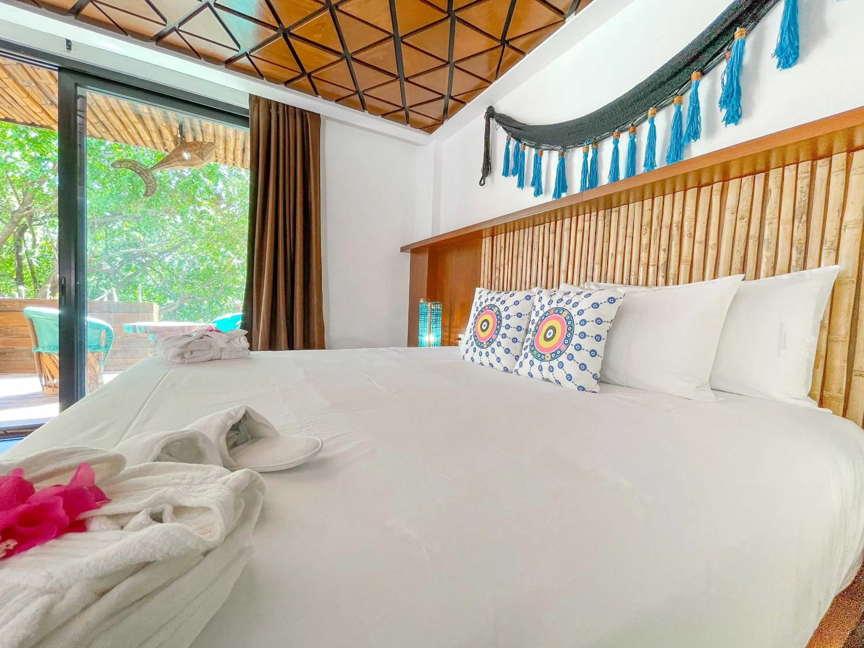 Photo of the whole room, Bed in Akuazul Resorts Adults Only
