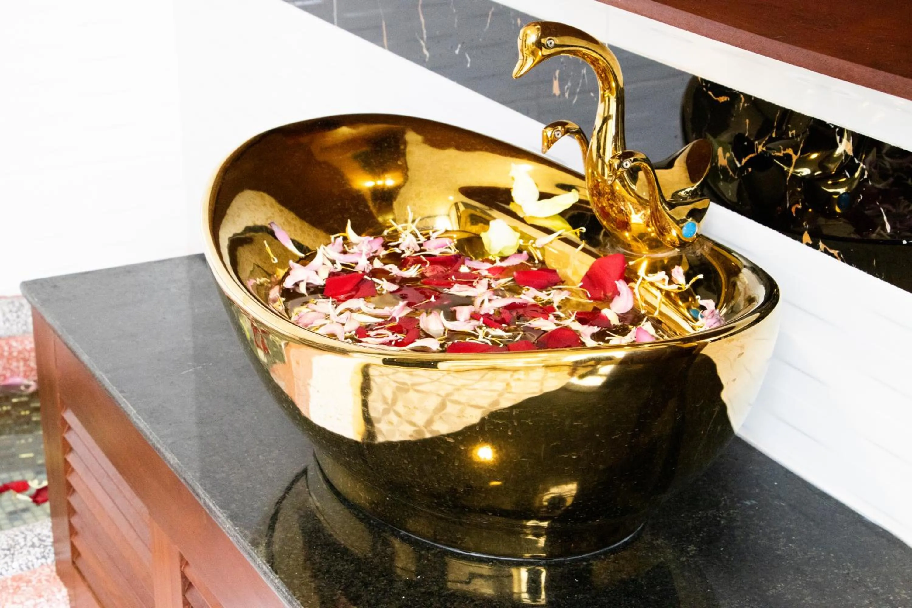 Bathroom in Puok Hotel