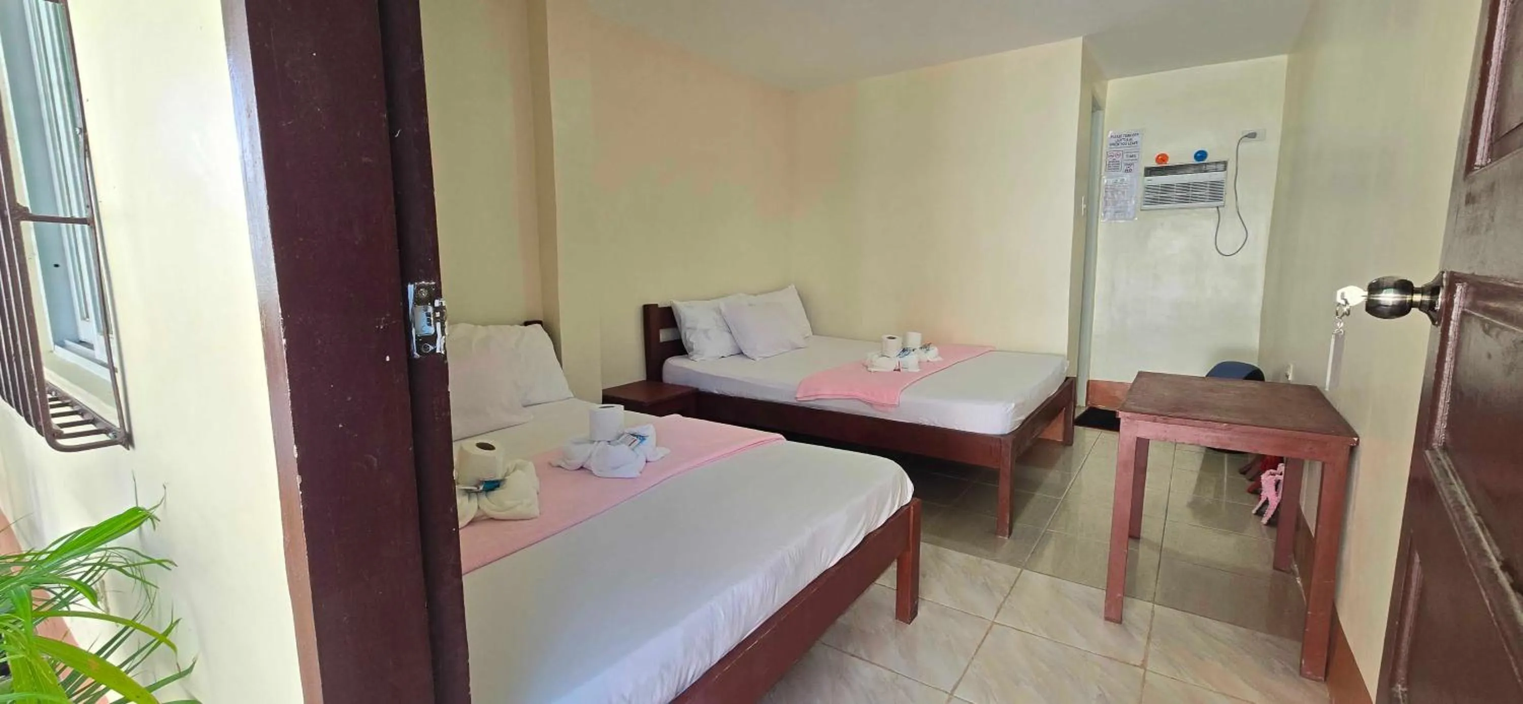 Bedroom, Bed in OYO 1121 JUNLYN APARTELLE