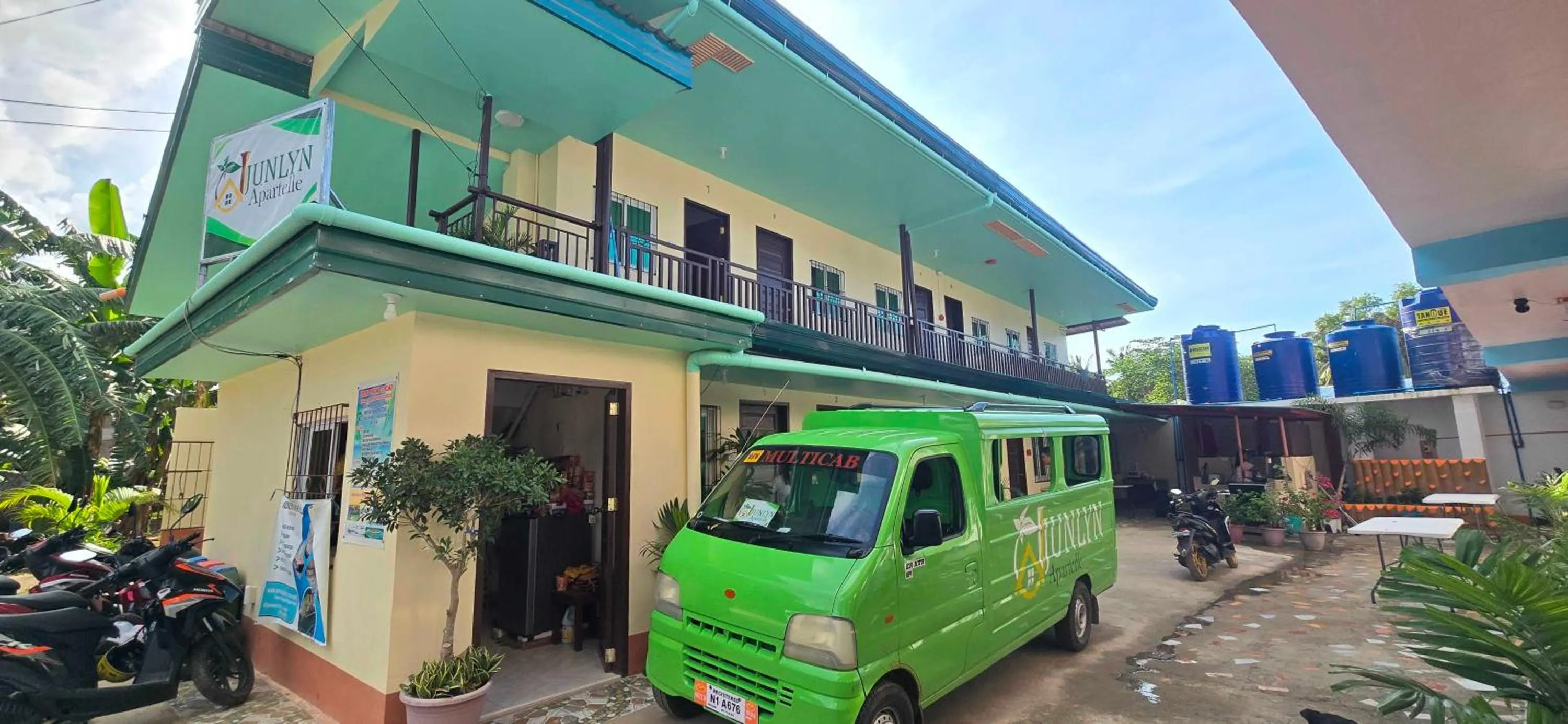 Property building in OYO 1121 JUNLYN APARTELLE