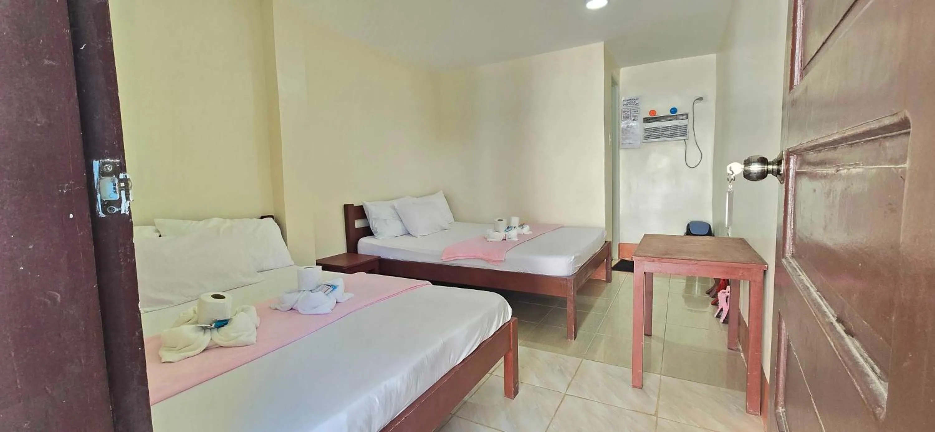 Bedroom, Bed in OYO 1121 JUNLYN APARTELLE