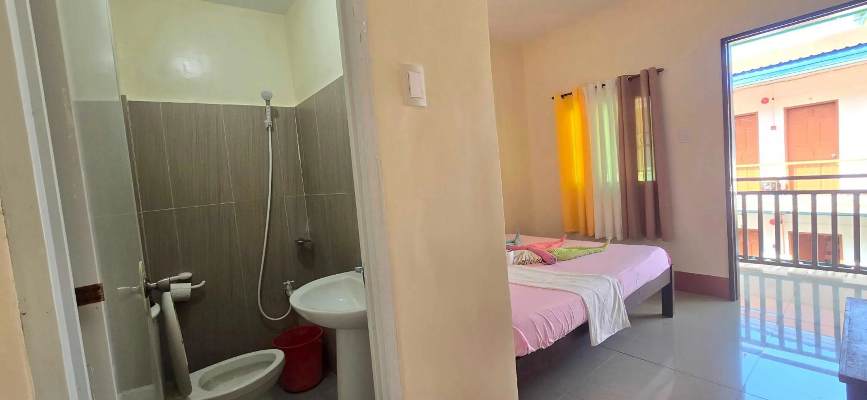 Bedroom, Bed in OYO 1121 JUNLYN APARTELLE