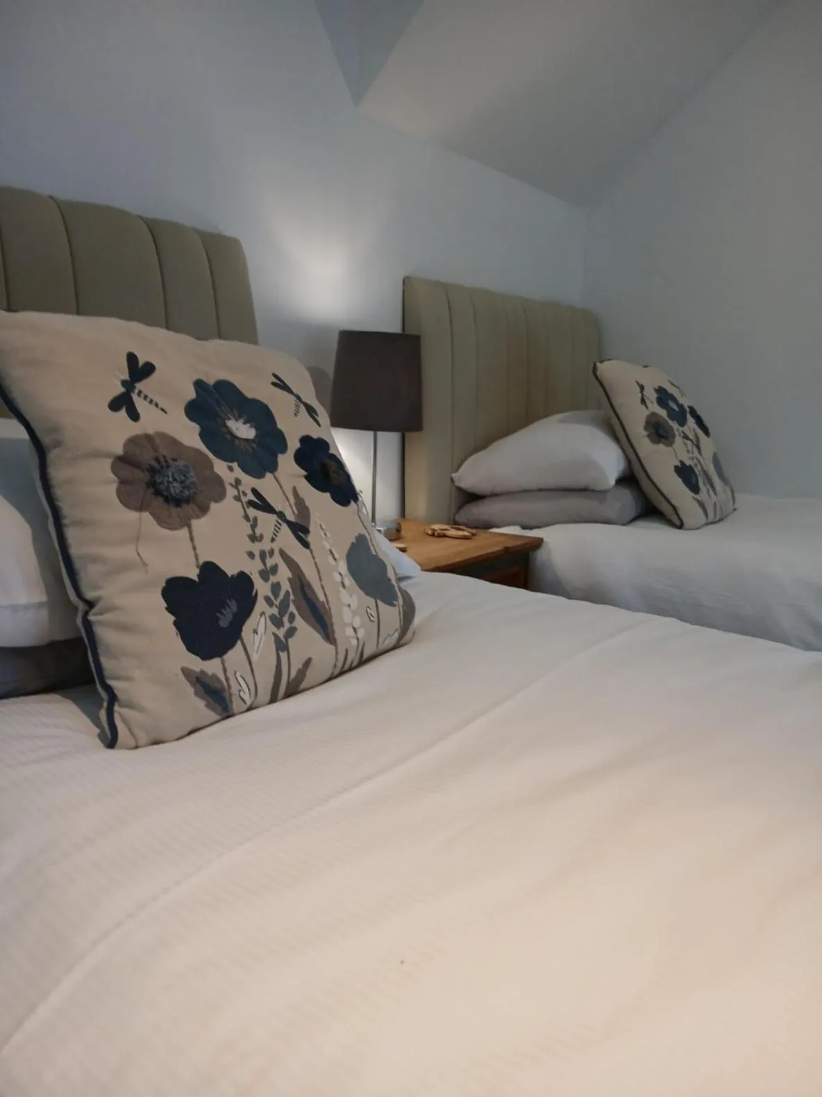 Bedroom, Bed in The Downe Arms Inn