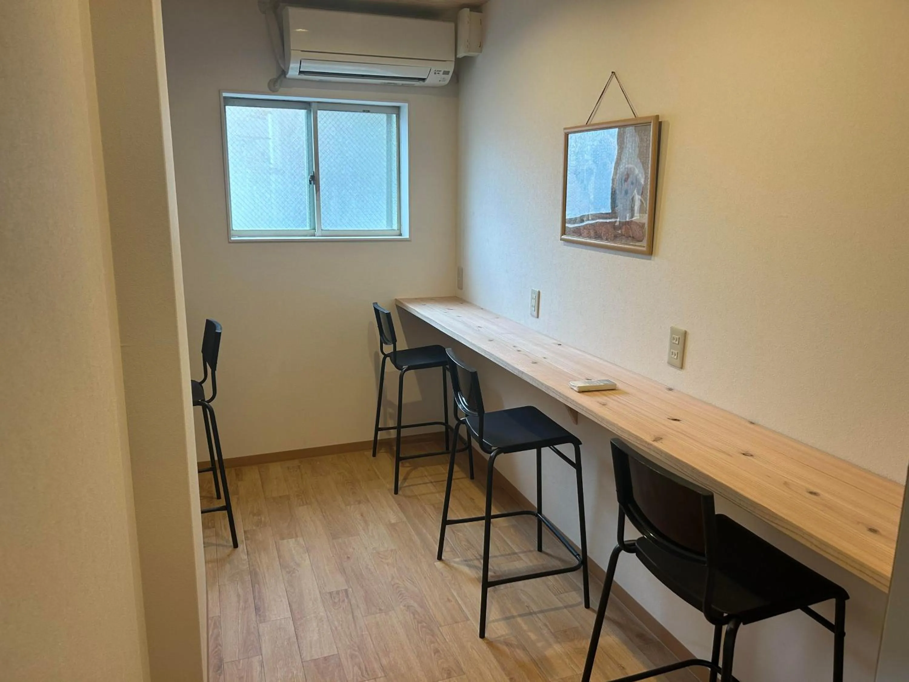 Dining area in Hostel JAQ takamatsu