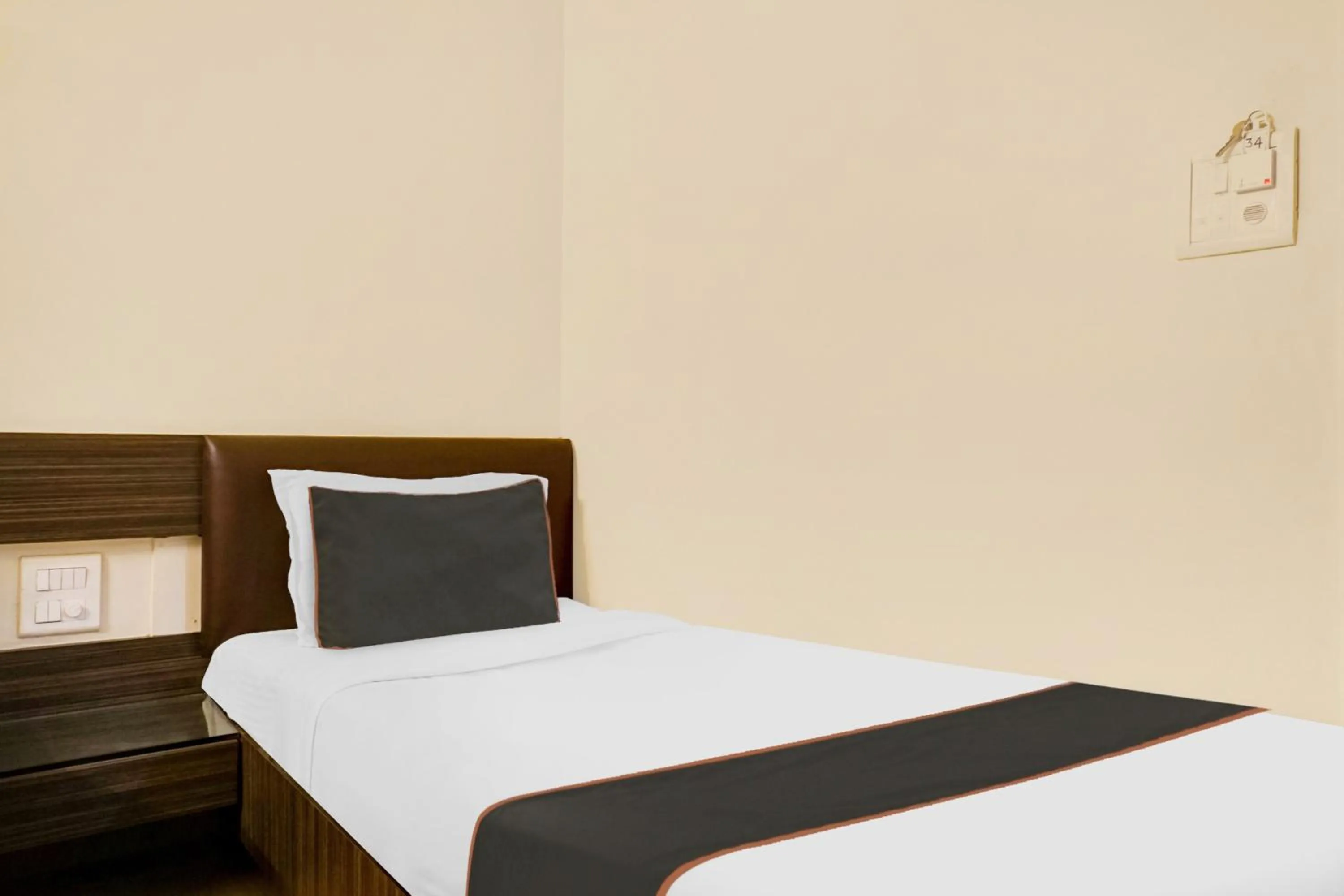 Bedroom, Bed in Collection O Rama Executive