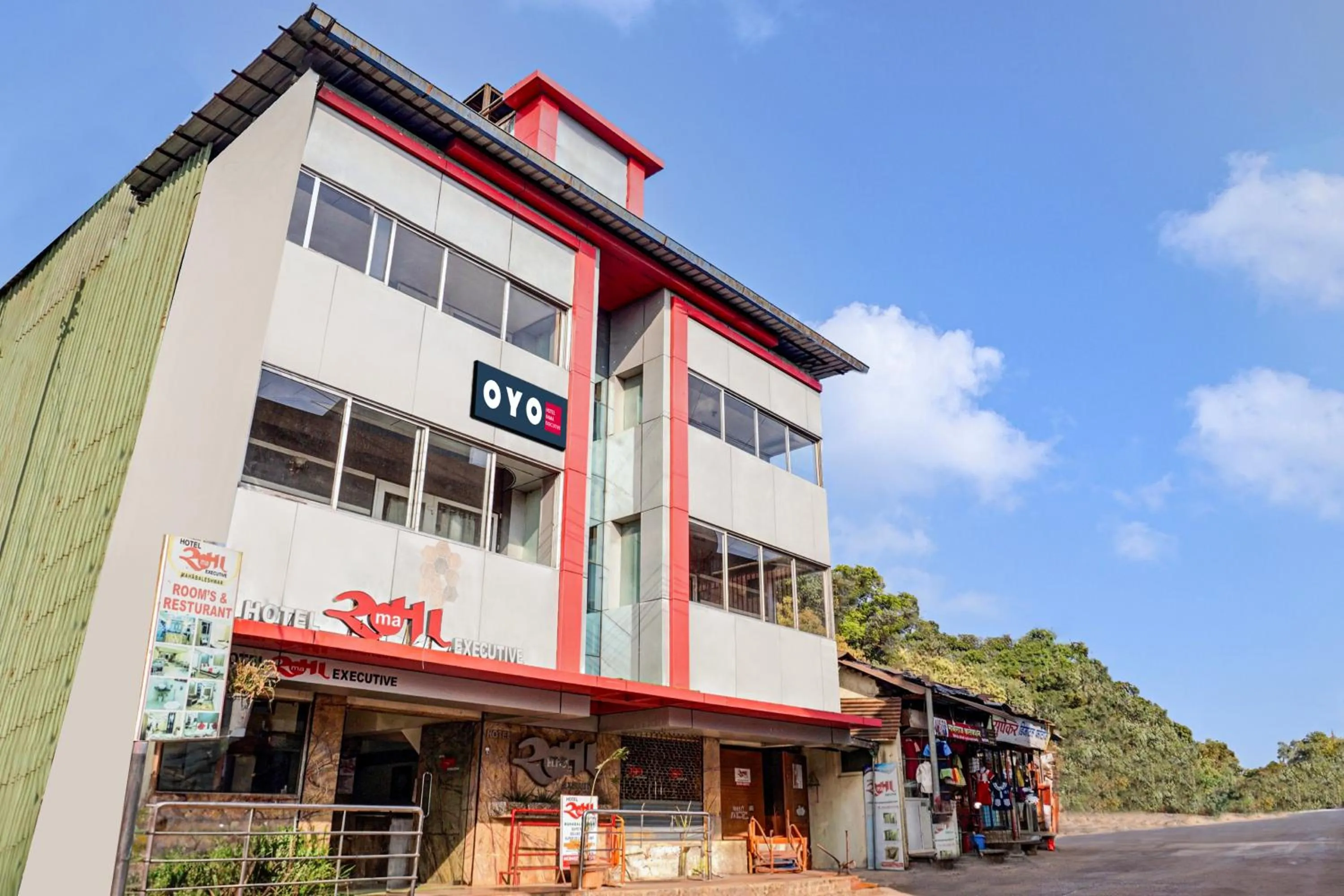 Facade/entrance in Collection O Rama Executive