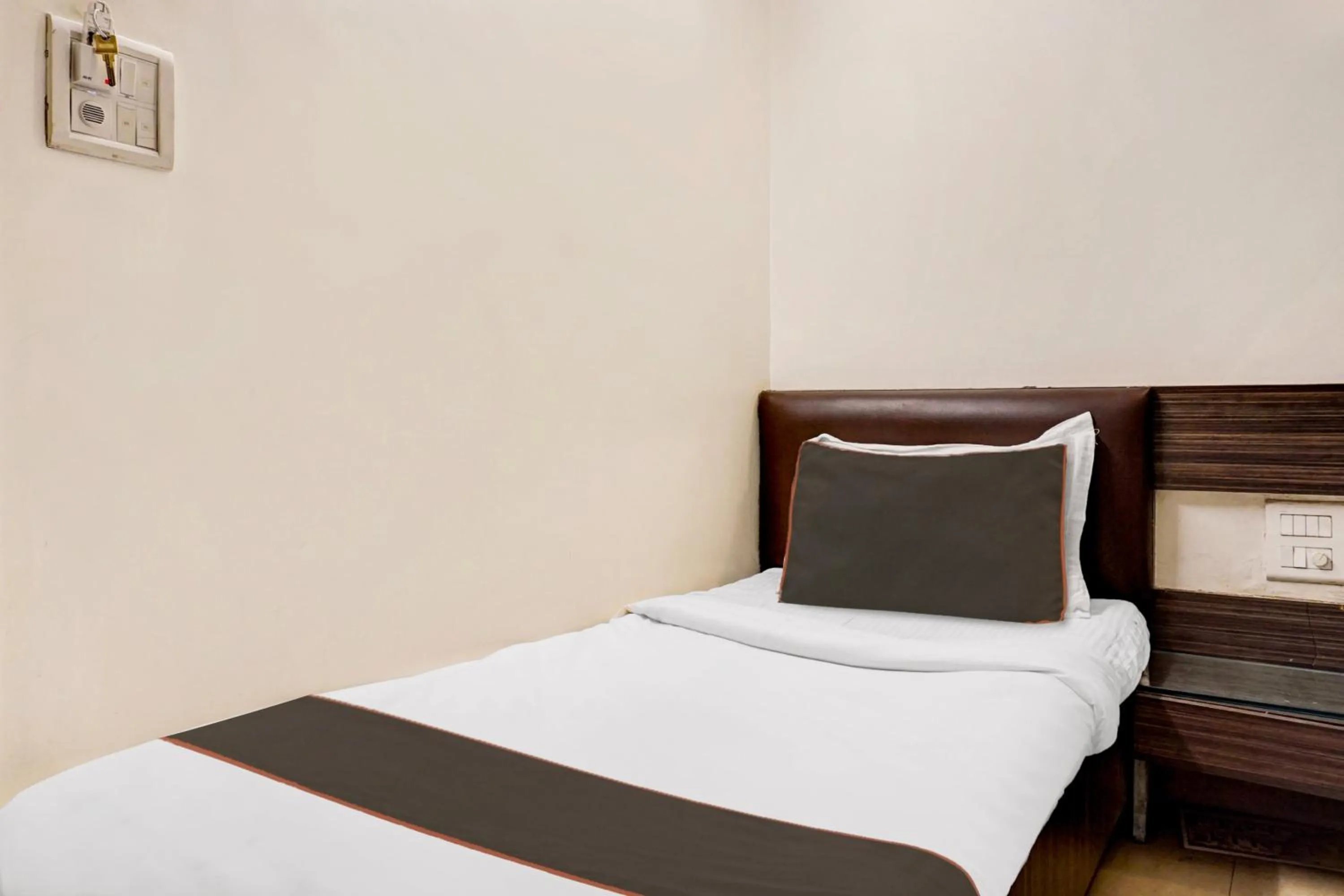 Bedroom, Bed in Collection O Rama Executive