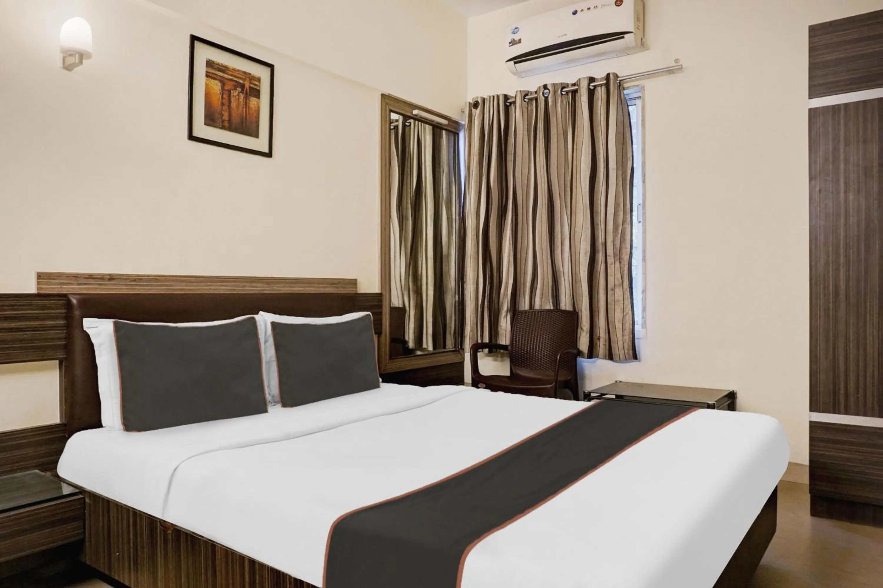 Bedroom, Bed in Collection O Rama Executive