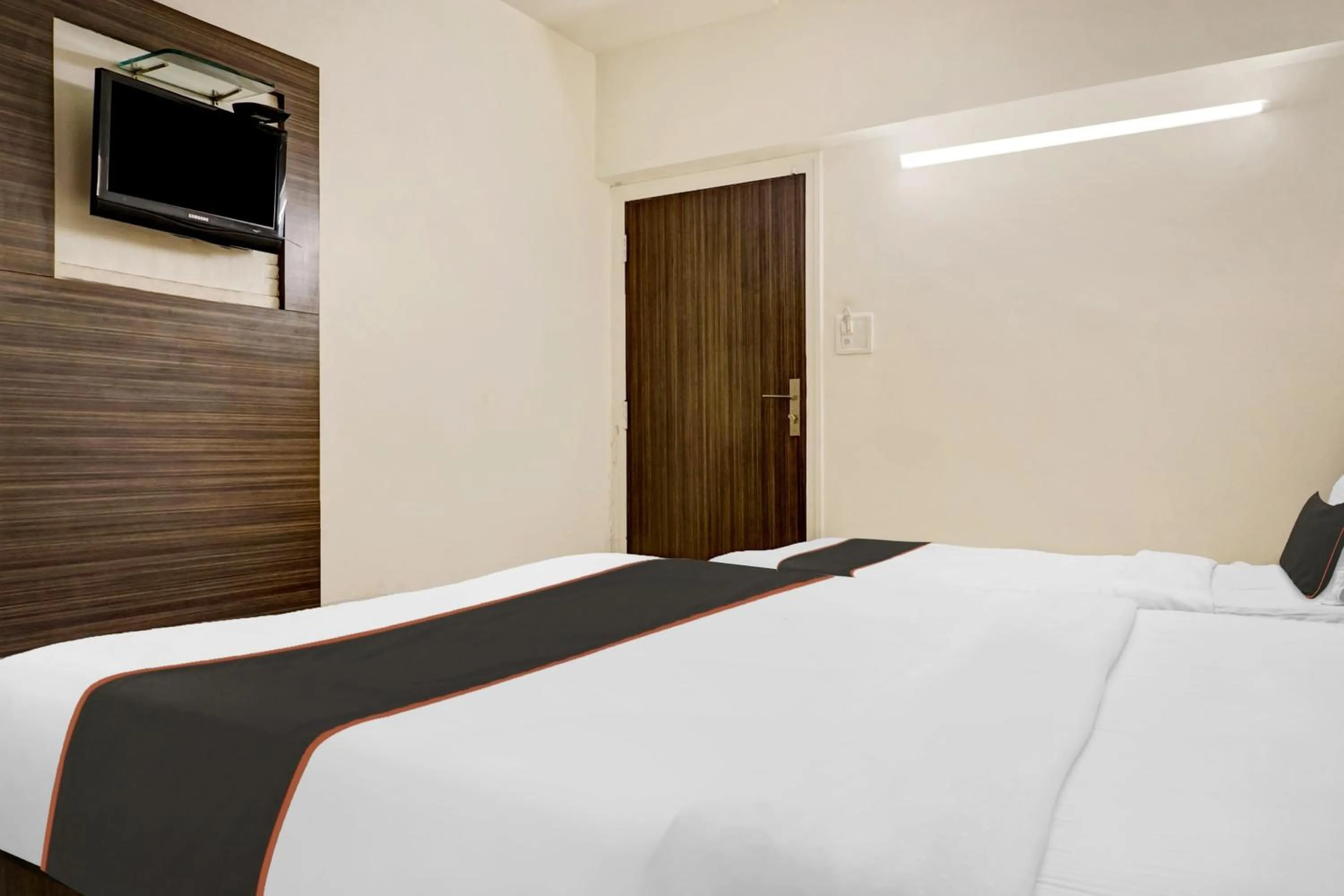 Bedroom, Bed in Collection O Rama Executive