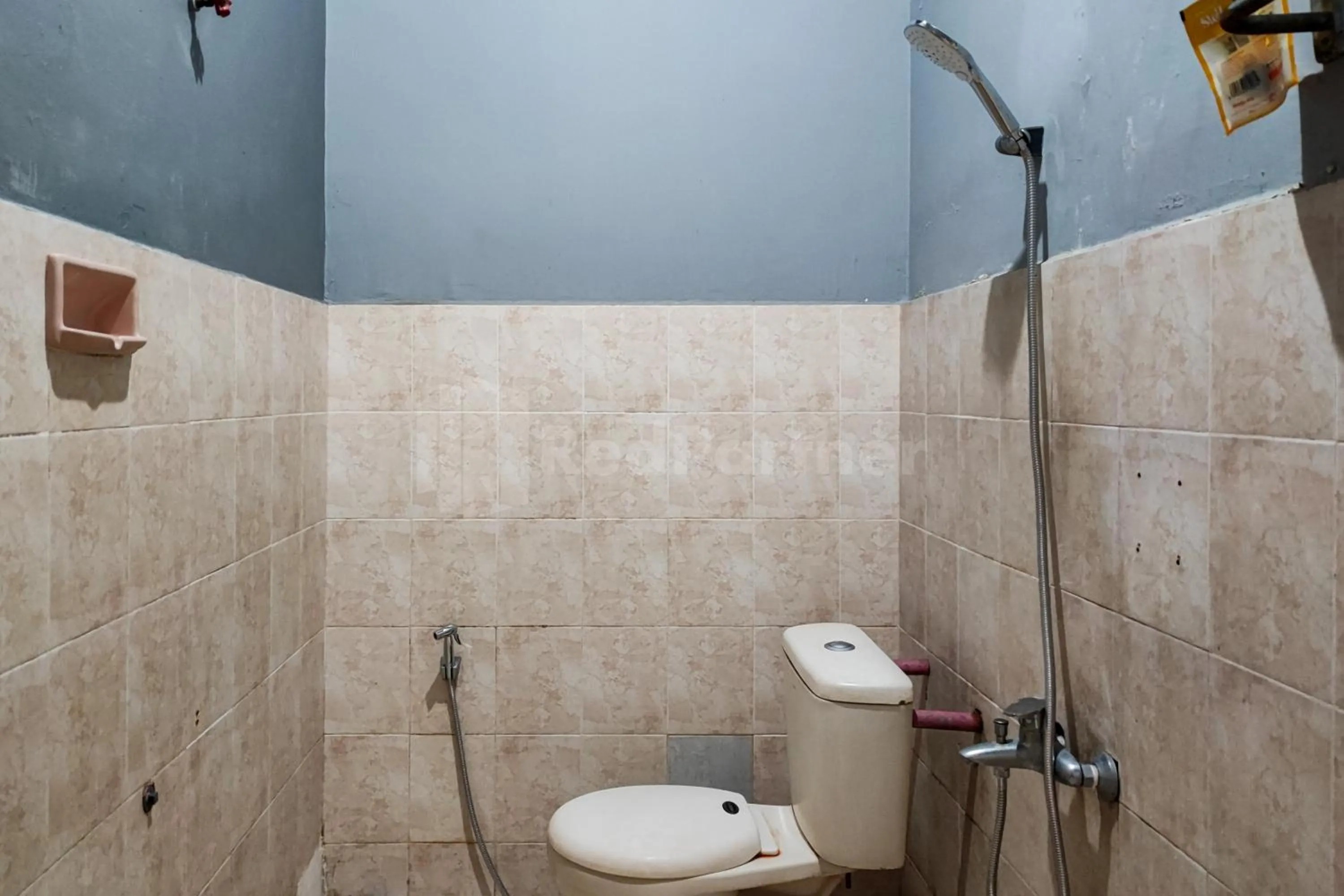 Bathroom in Hotel Jaya Wisata RedPartner