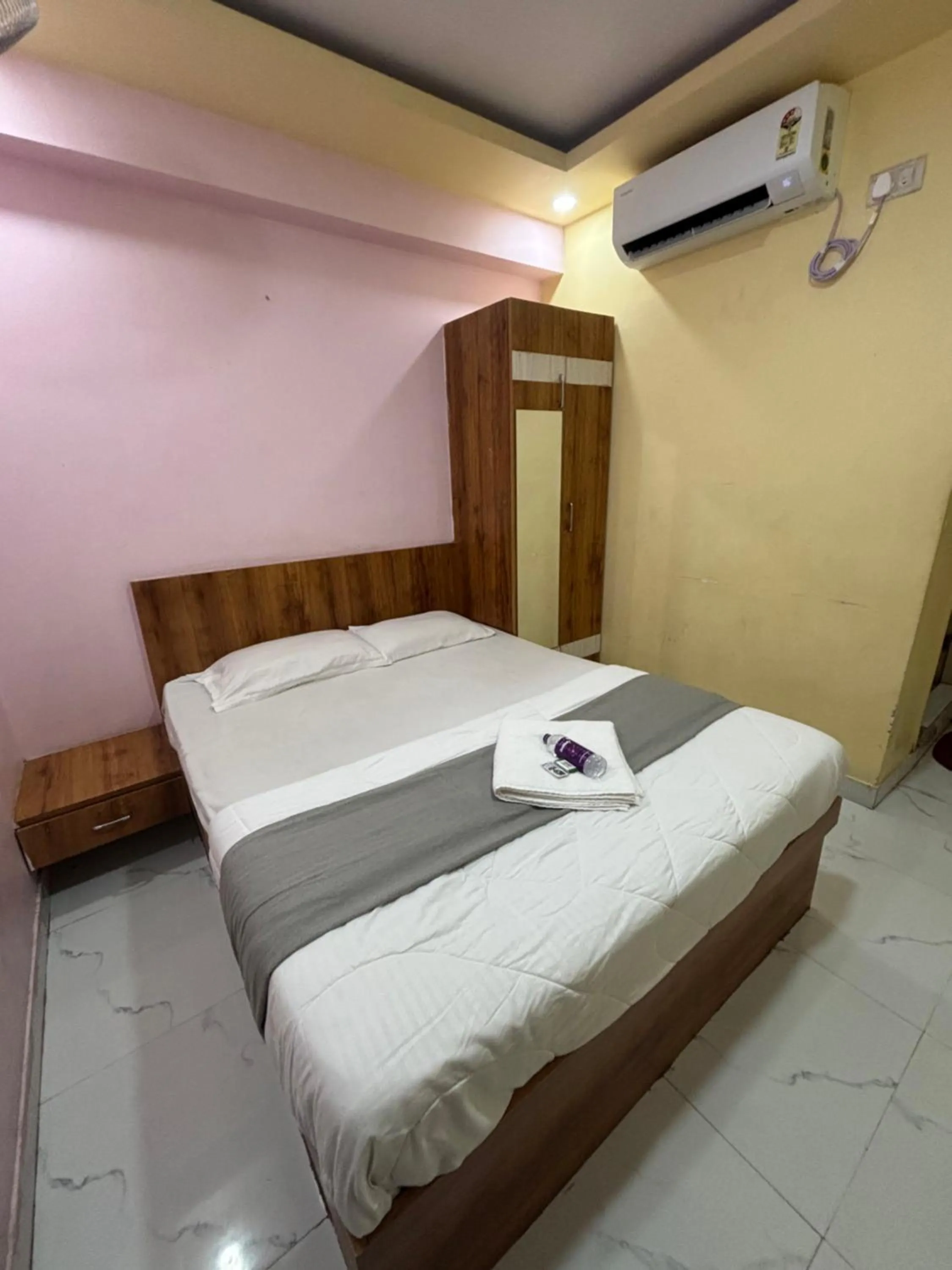 Bed in Mandara Comforts Hotel