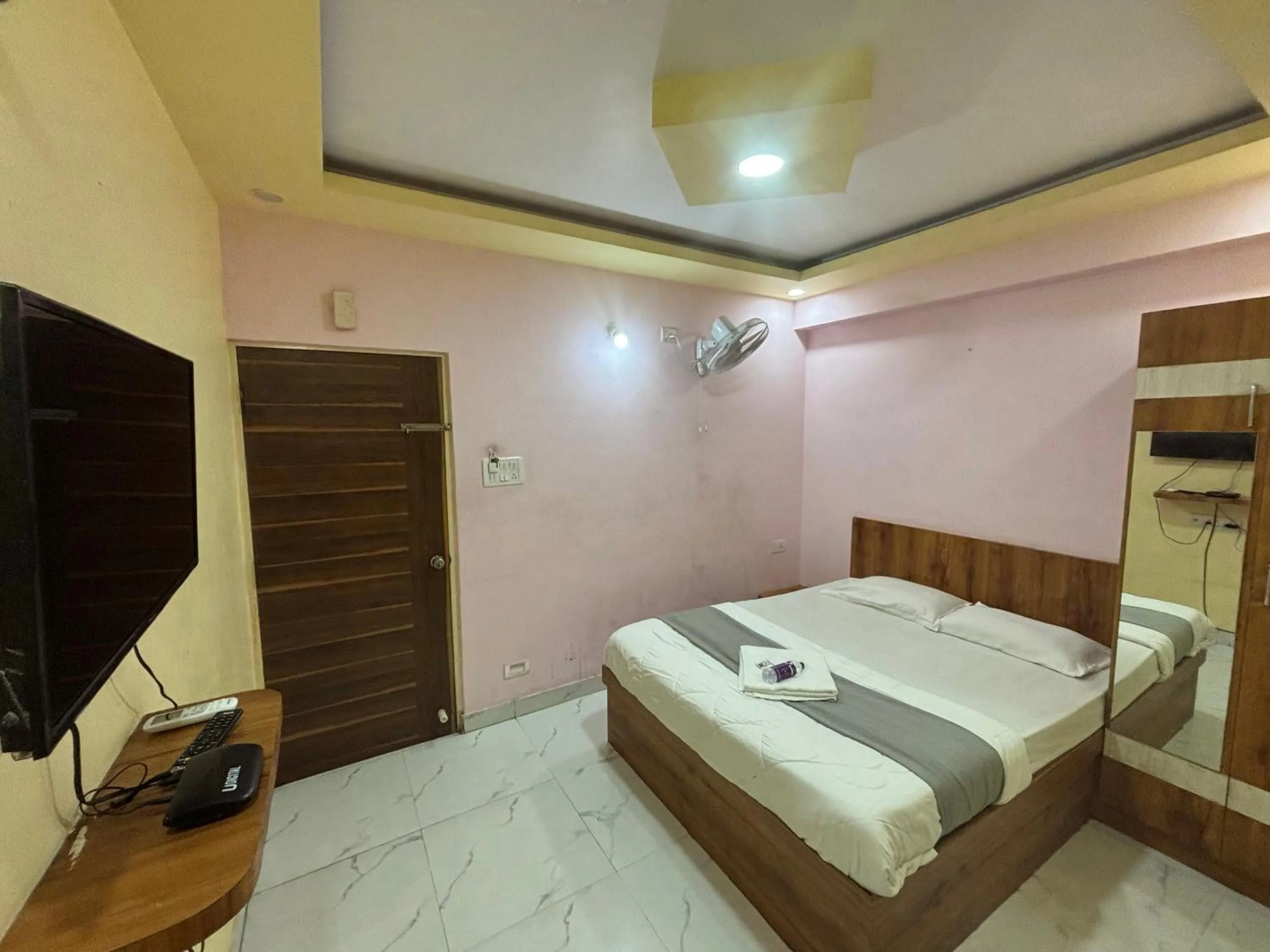 Bed in Mandara Comforts Hotel