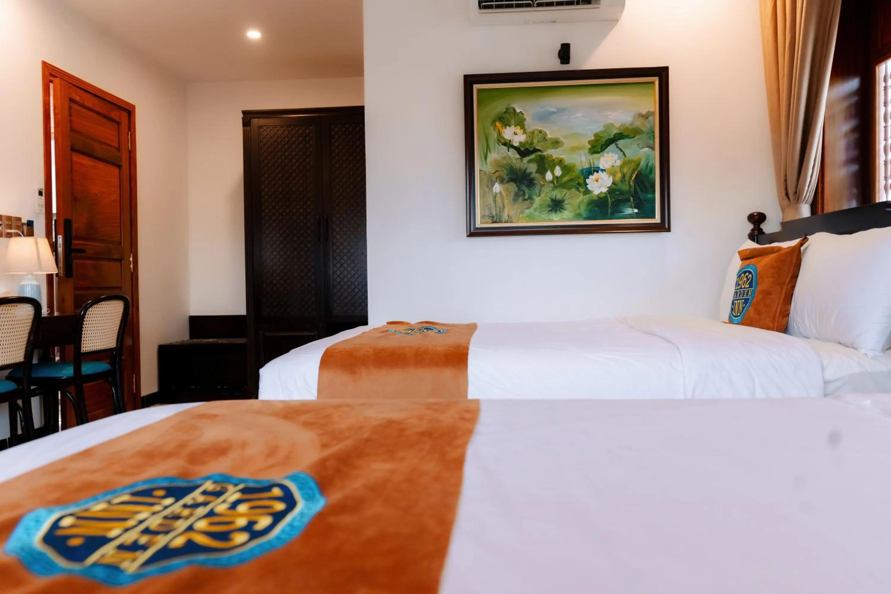 Photo of the whole room, Bed in 75 Garden INN