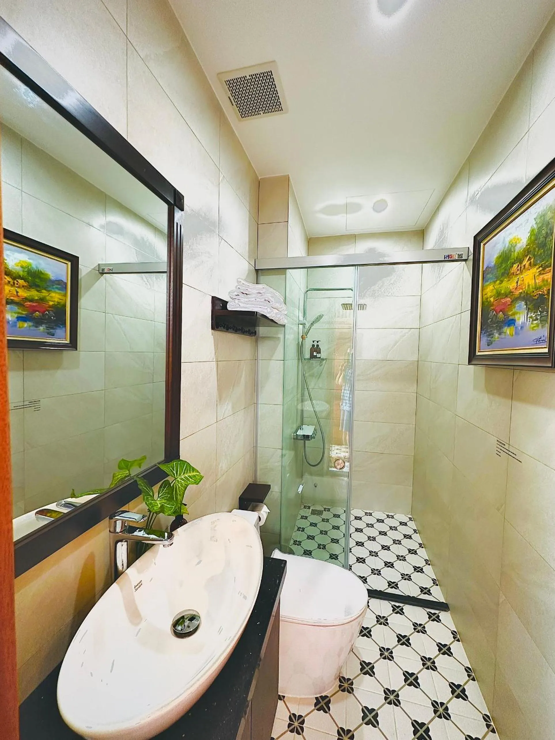 Bathroom in 75 Garden INN