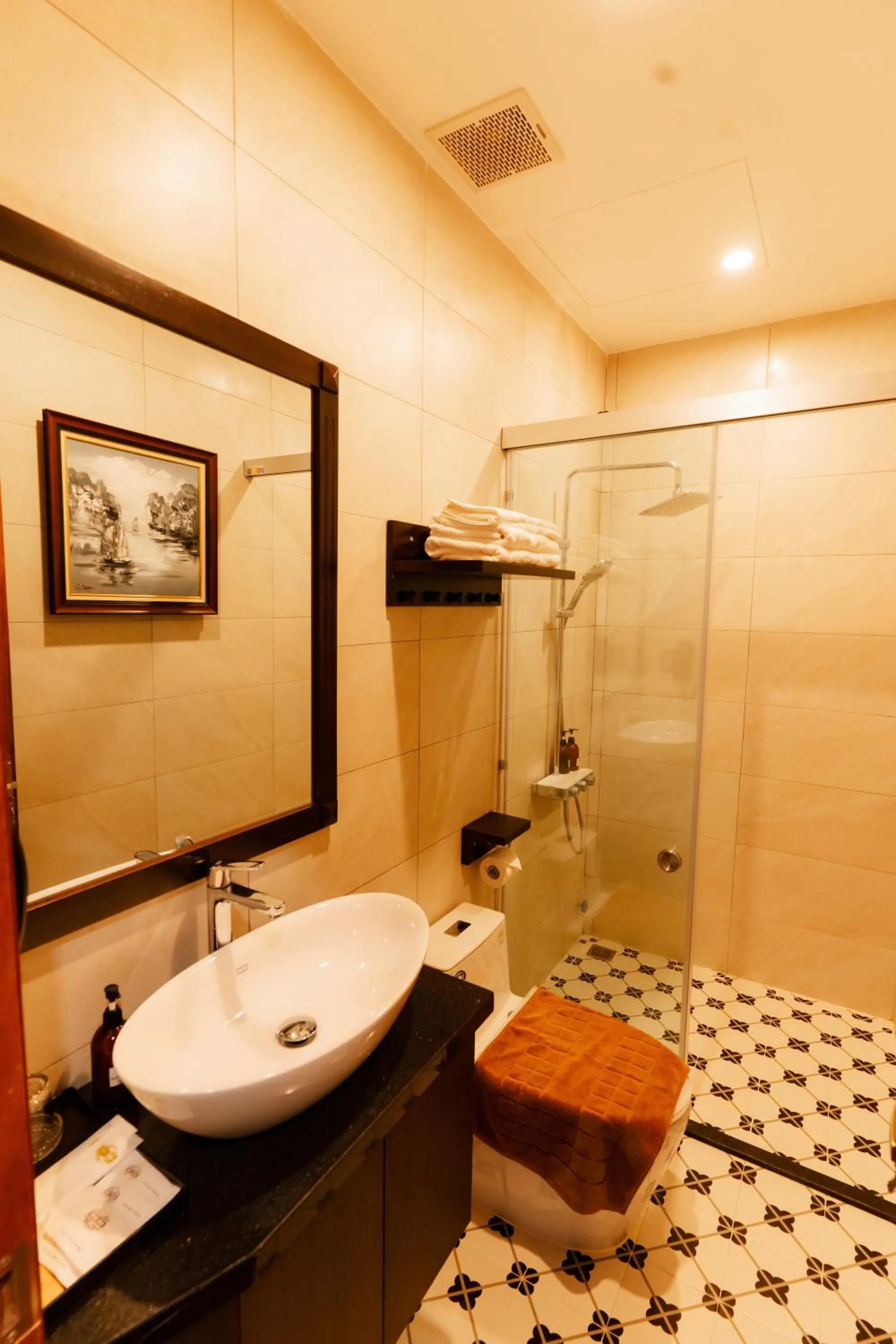 Toilet in 75 Garden INN