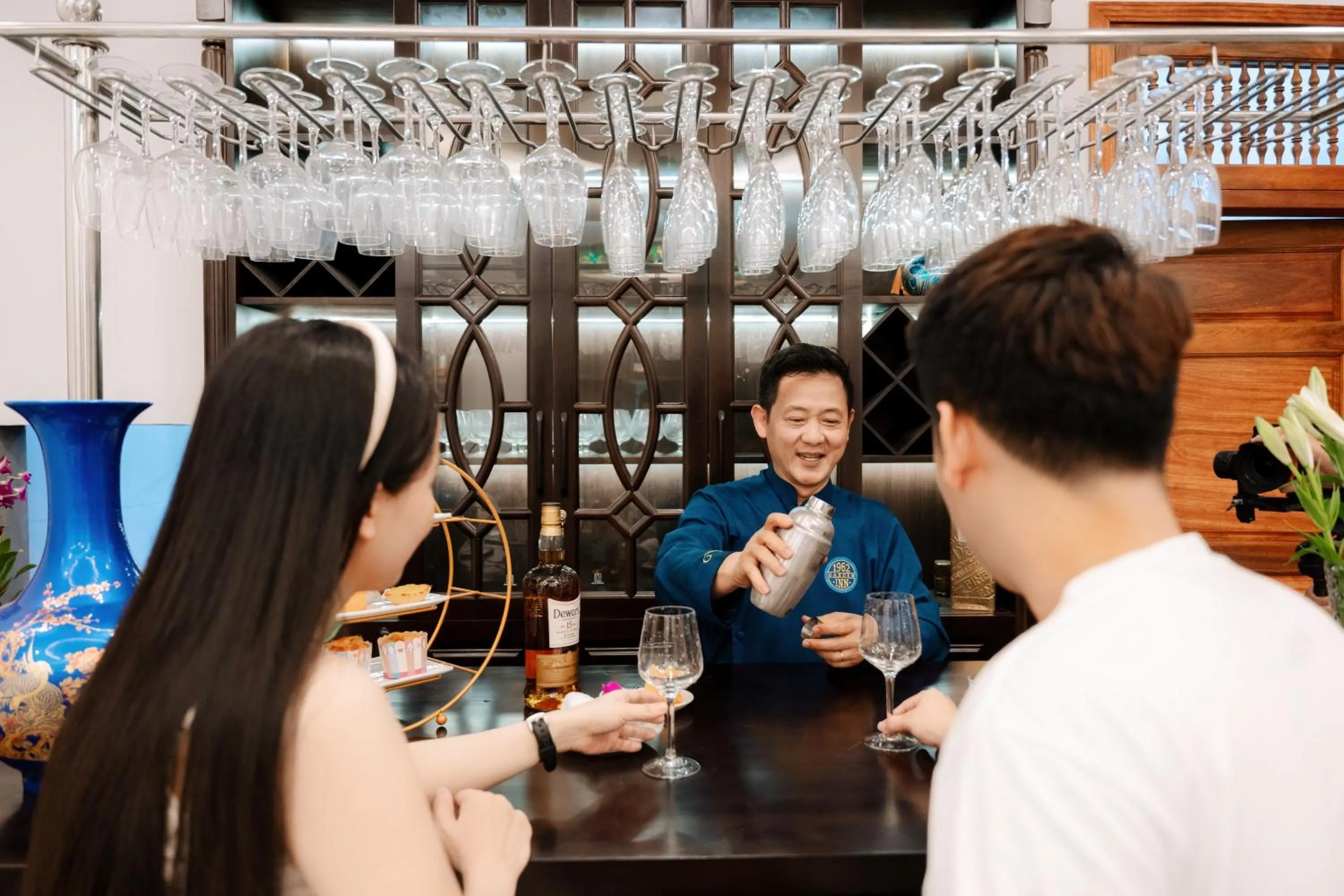 Restaurant/places to eat in 75 Garden INN