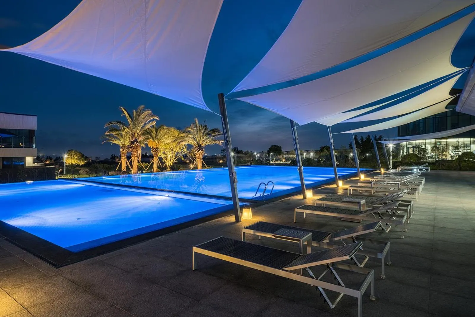 Swimming pool in Yakmaeul