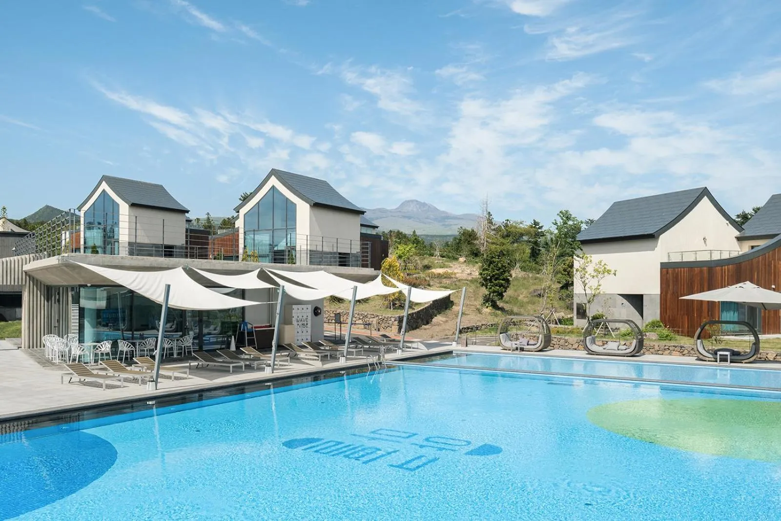 Swimming pool in Yakmaeul