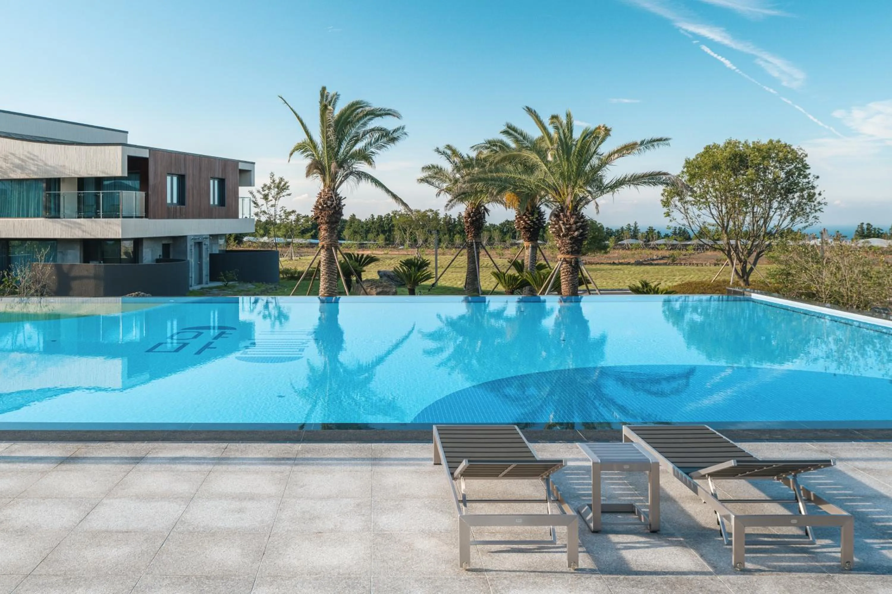 Swimming pool in Yakmaeul