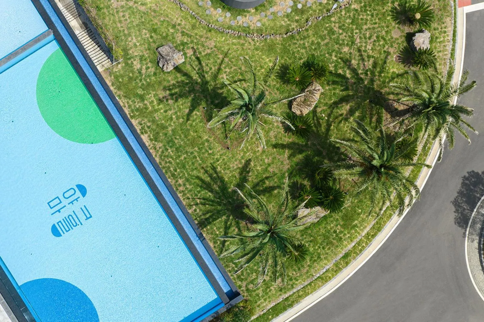 Swimming pool in Yakmaeul