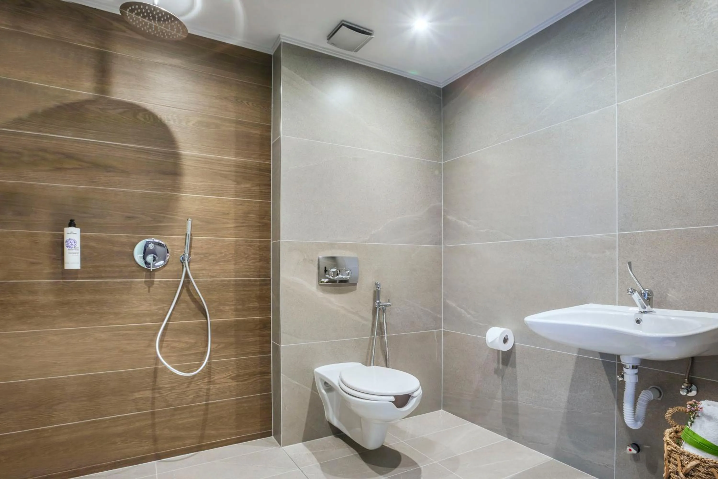 Shower in Luuks Luxury Accommodation