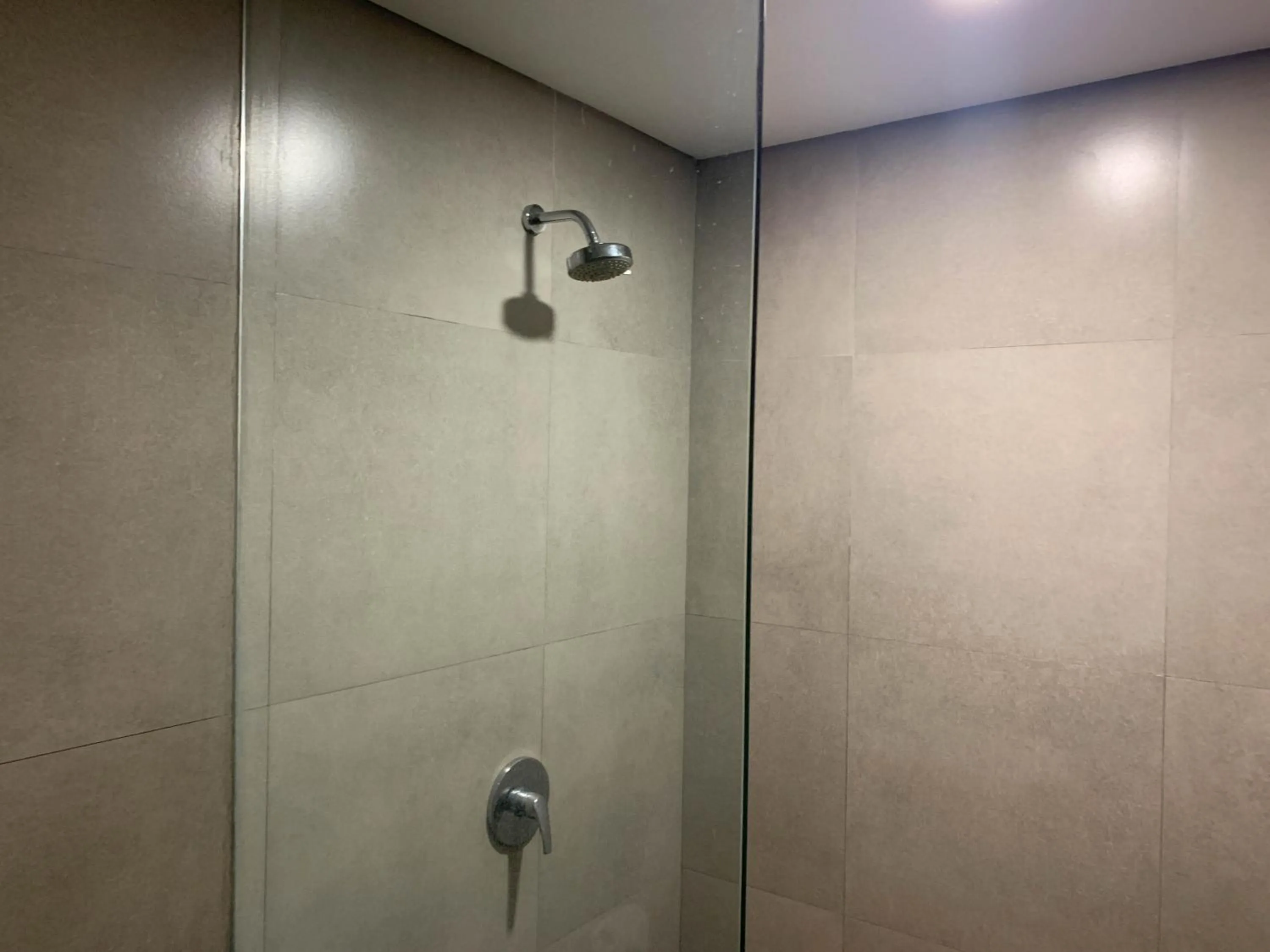 Bathroom in Urbanview Hotel Nardis Living near UMY