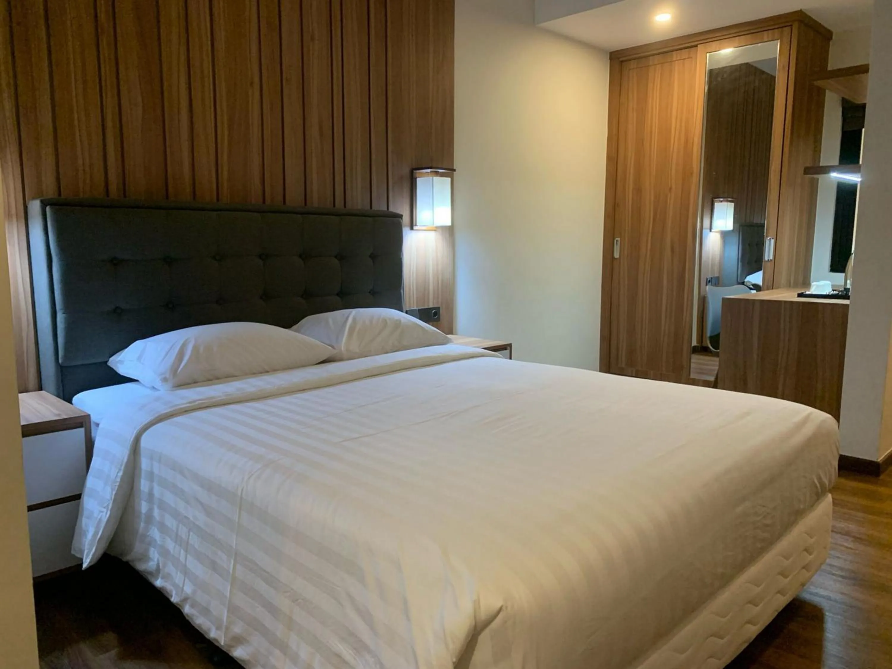 Bed in Urbanview Hotel Nardis Living near UMY