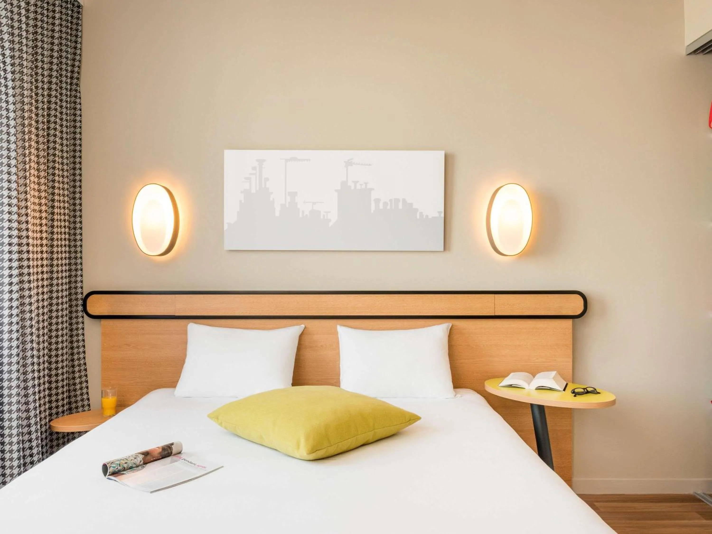 Bedroom, Bed in Aparthotel Adagio Access Paris Massy Gare