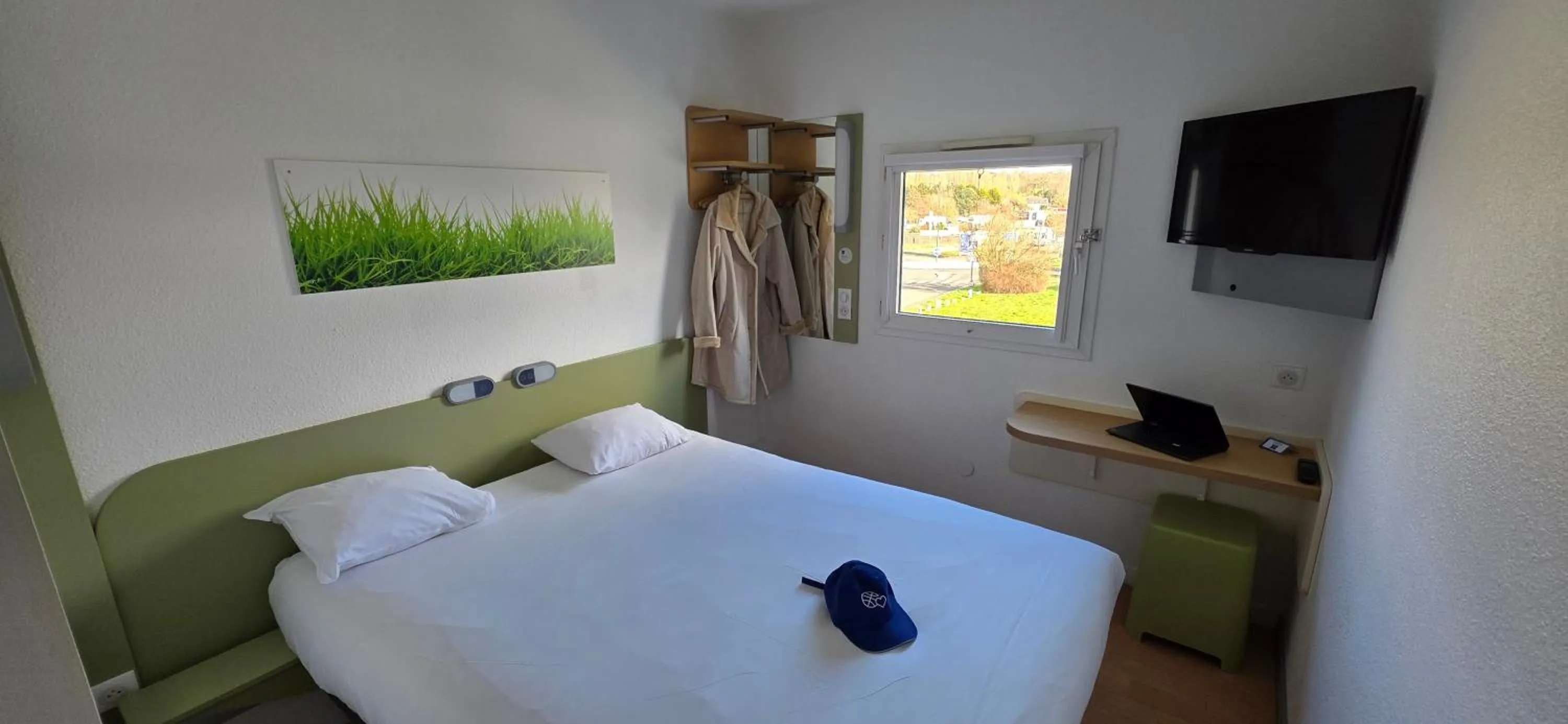 Bedroom, Bed in Ibis Budget Angers Parc des Expositions