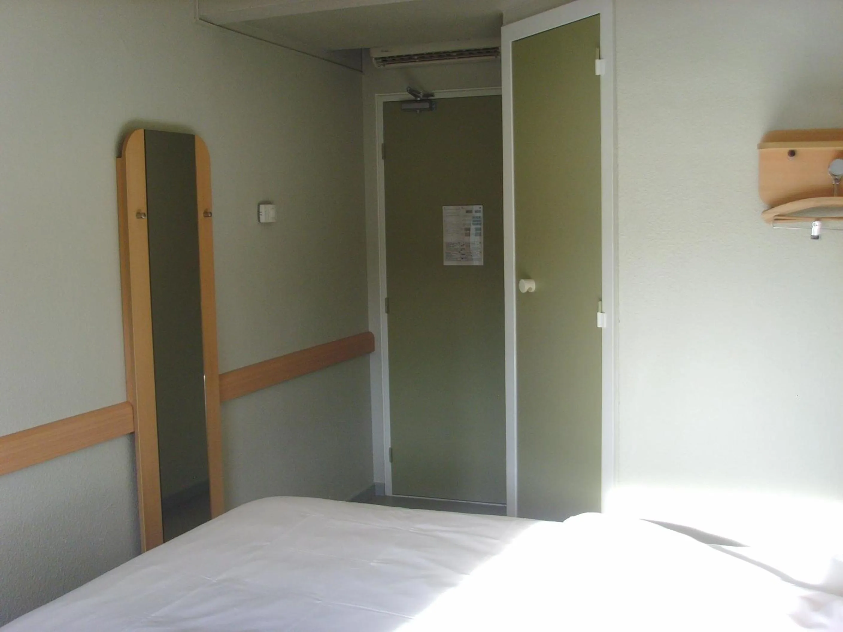 Bed in ibis budget L'Isle Adam