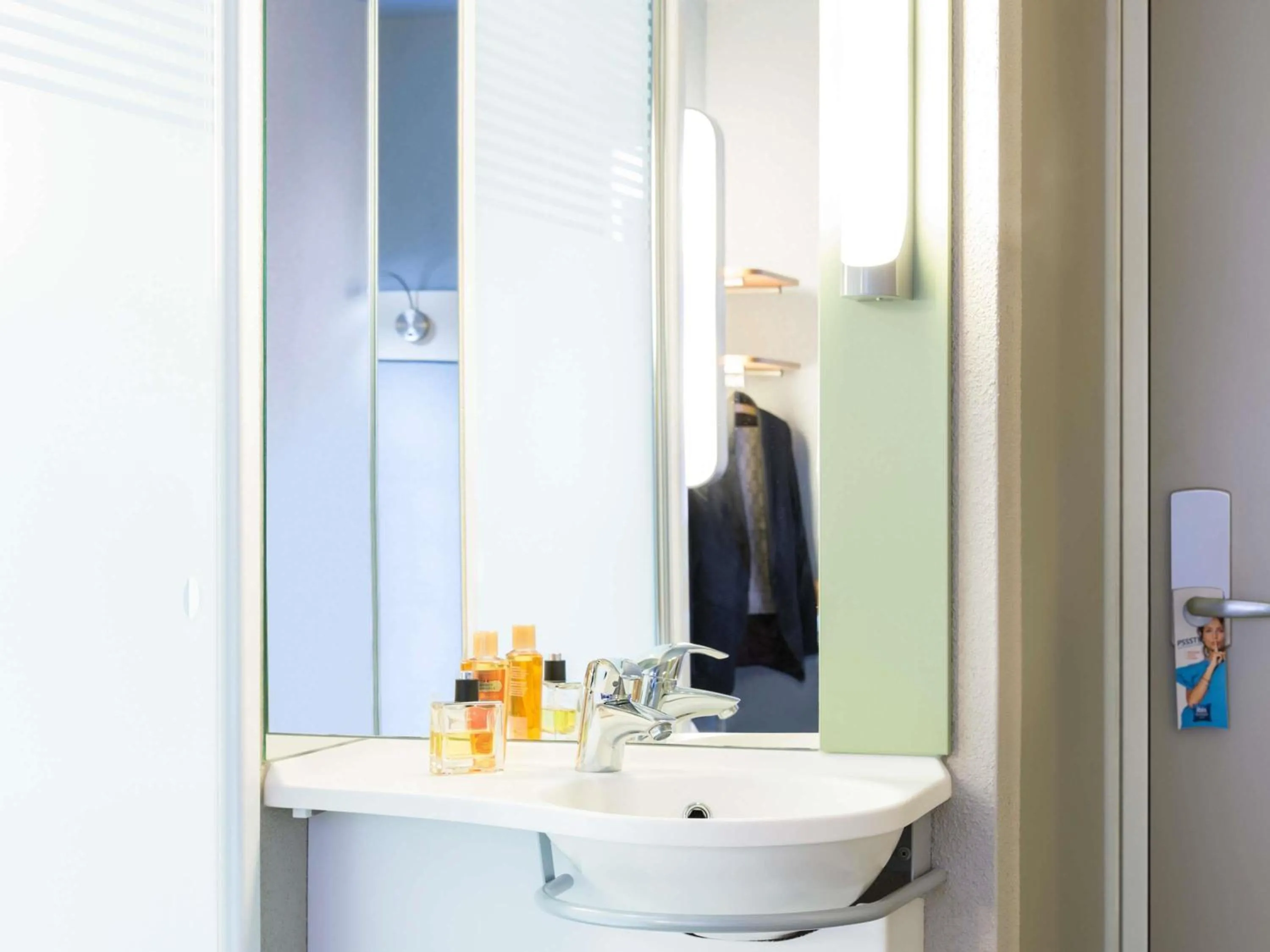 Bedroom in ibis budget Zurich Airport