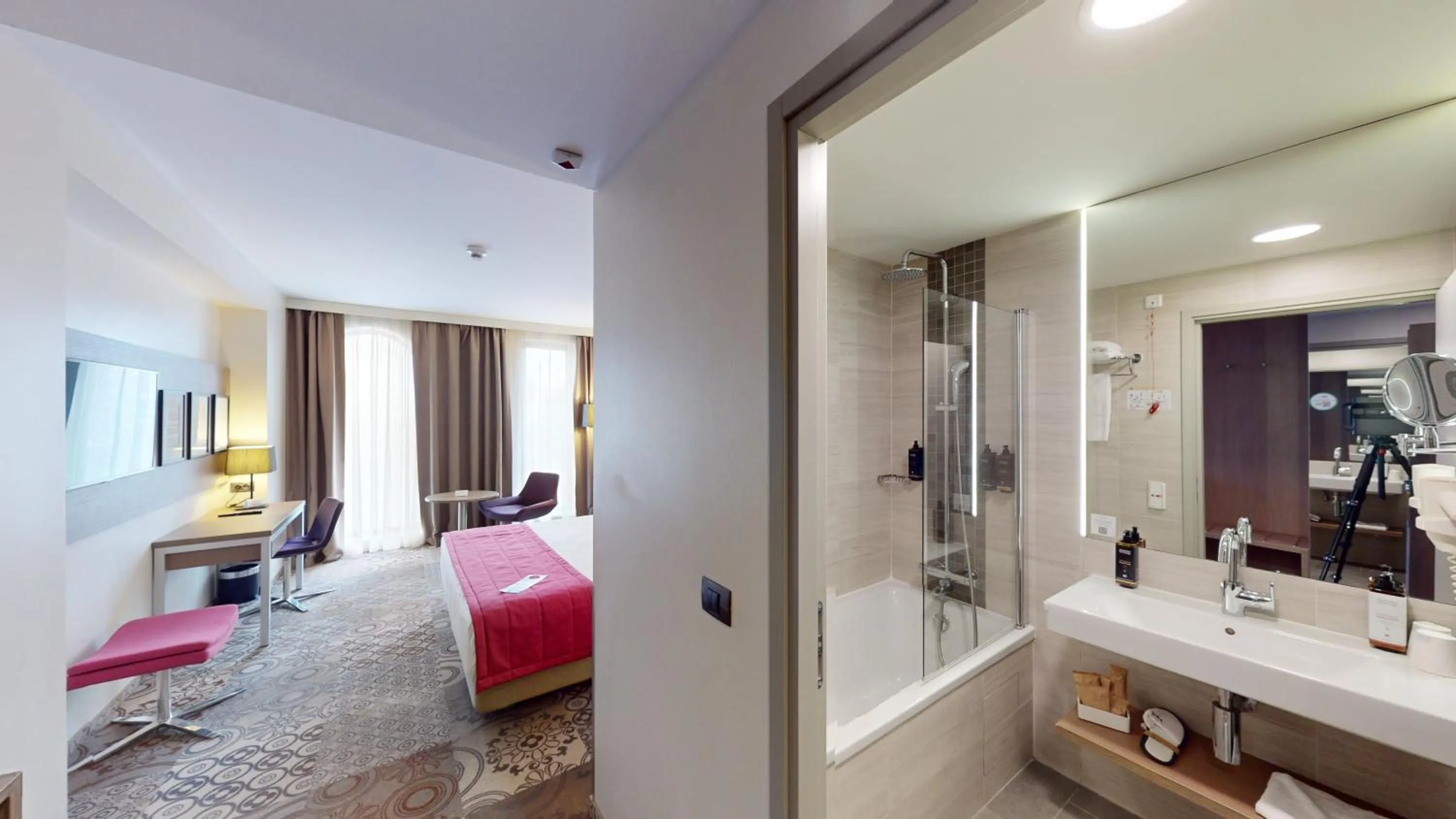 Shower in Mercure Bucharest City Center