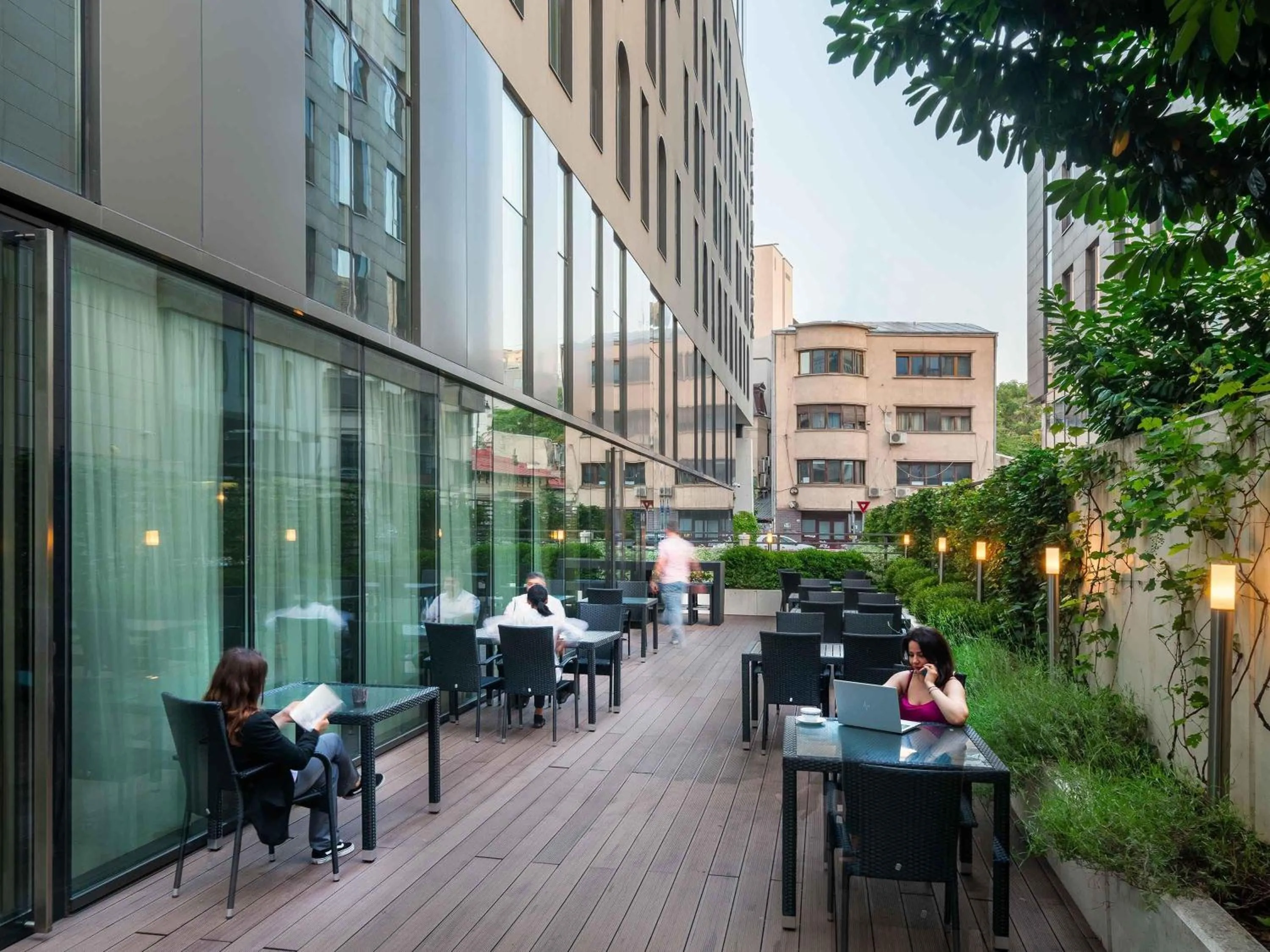 Restaurant/places to eat in Mercure Bucharest City Center