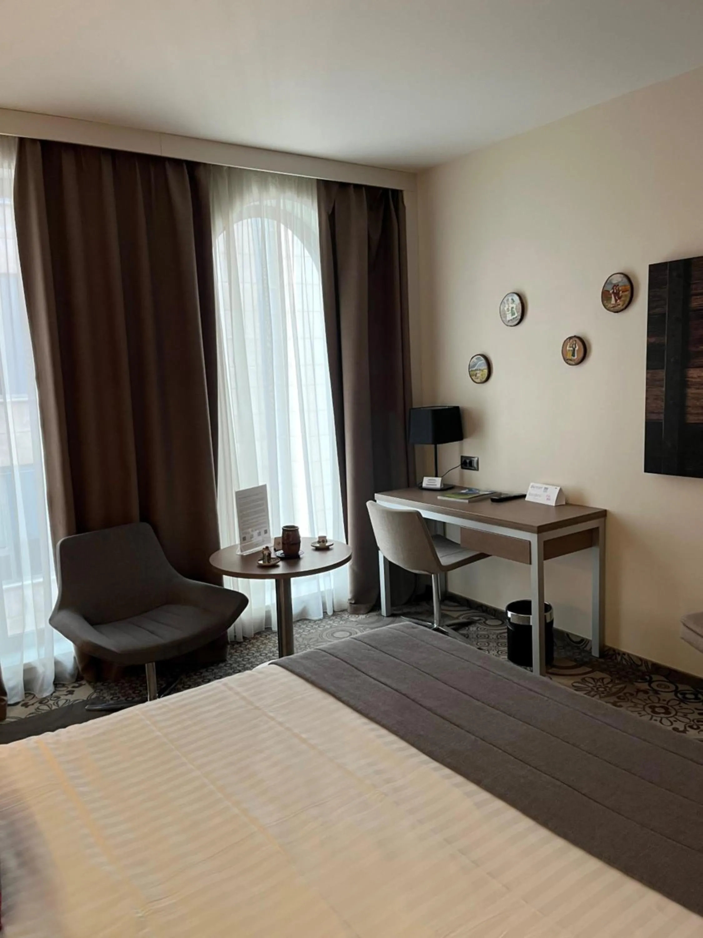 Seating area, Bed in Mercure Bucharest City Center