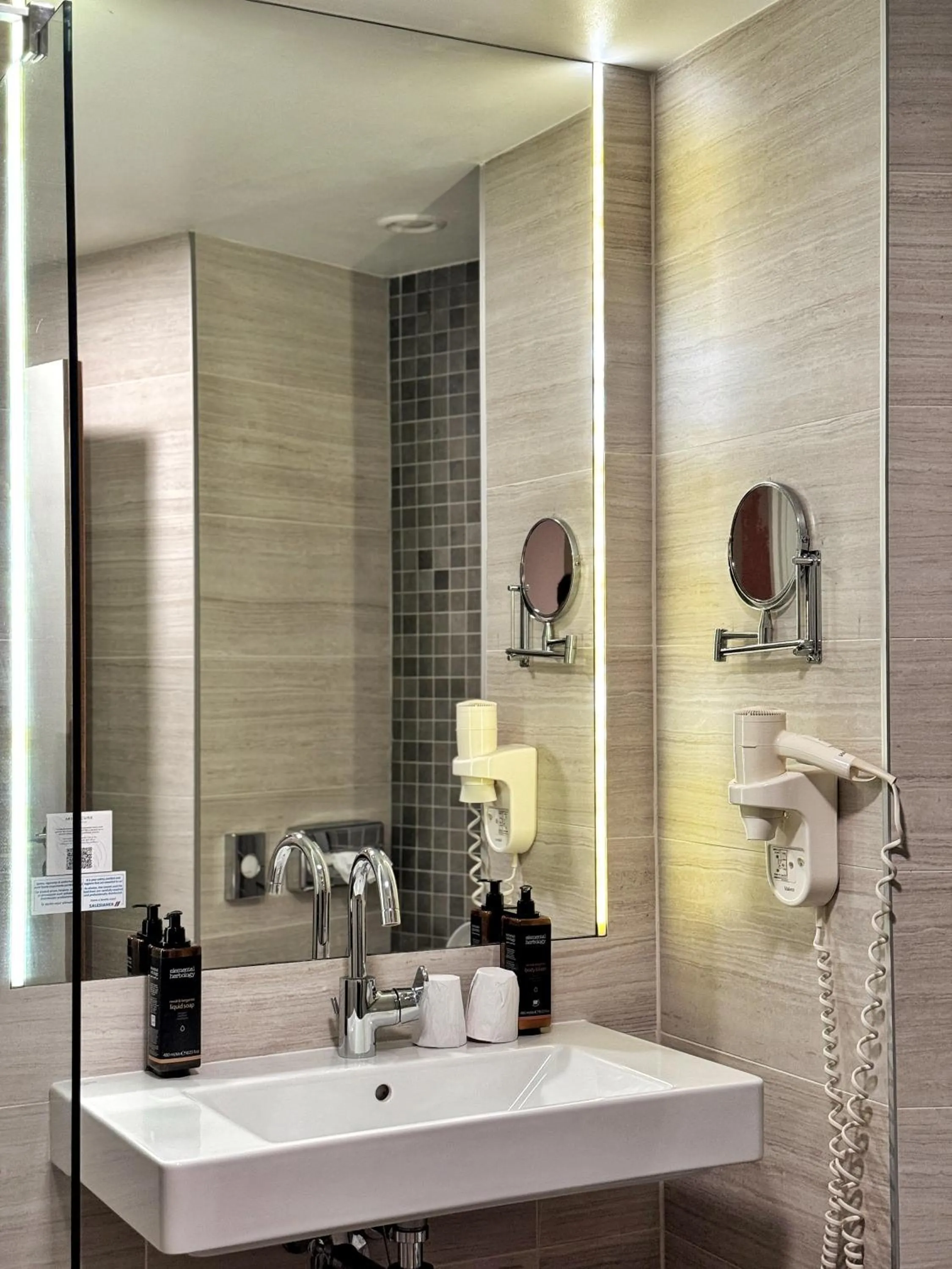 Bathroom in Mercure Bucharest City Center