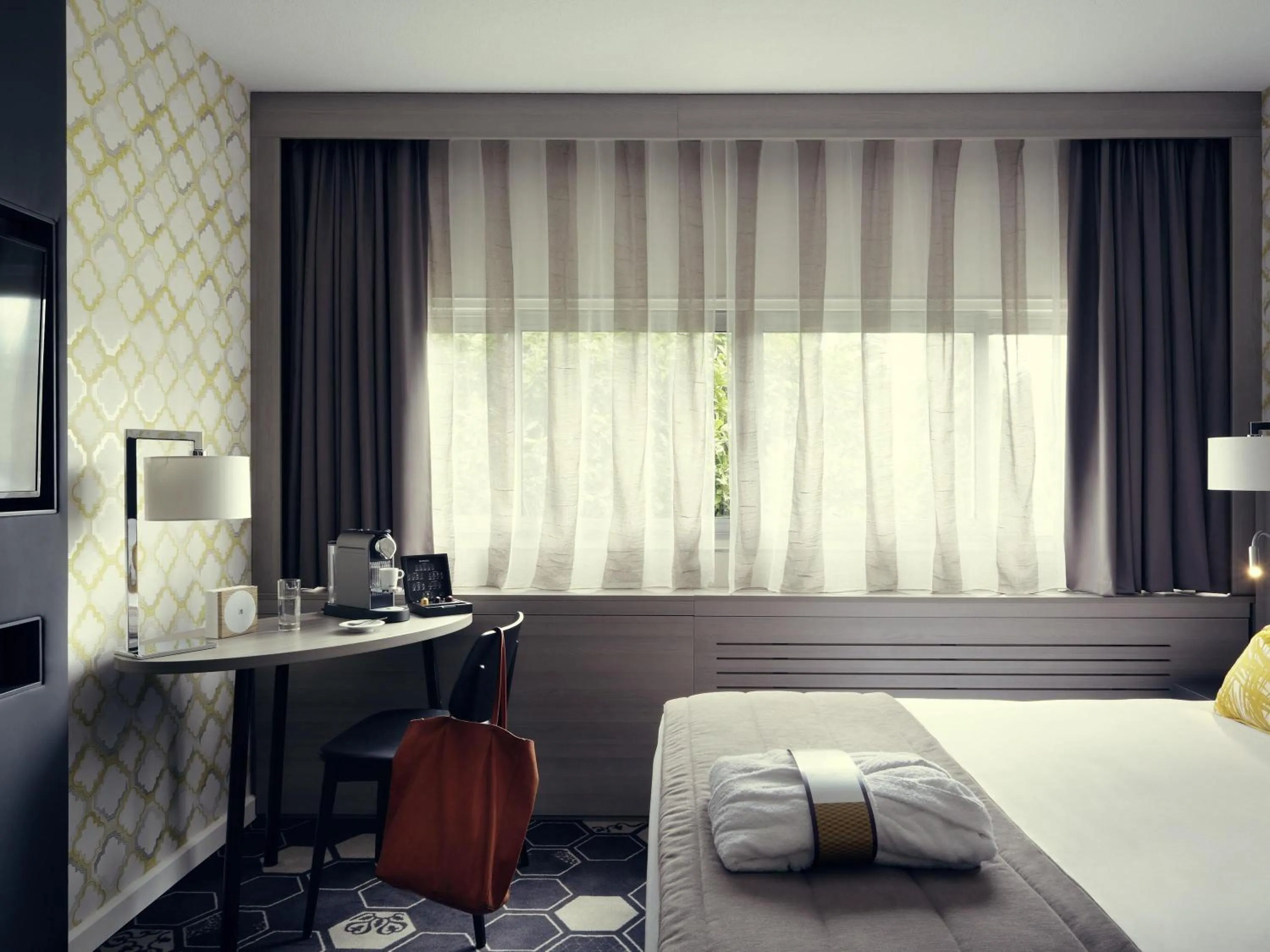 Bedroom, Bed in Mercure Orange Centre A7/A9