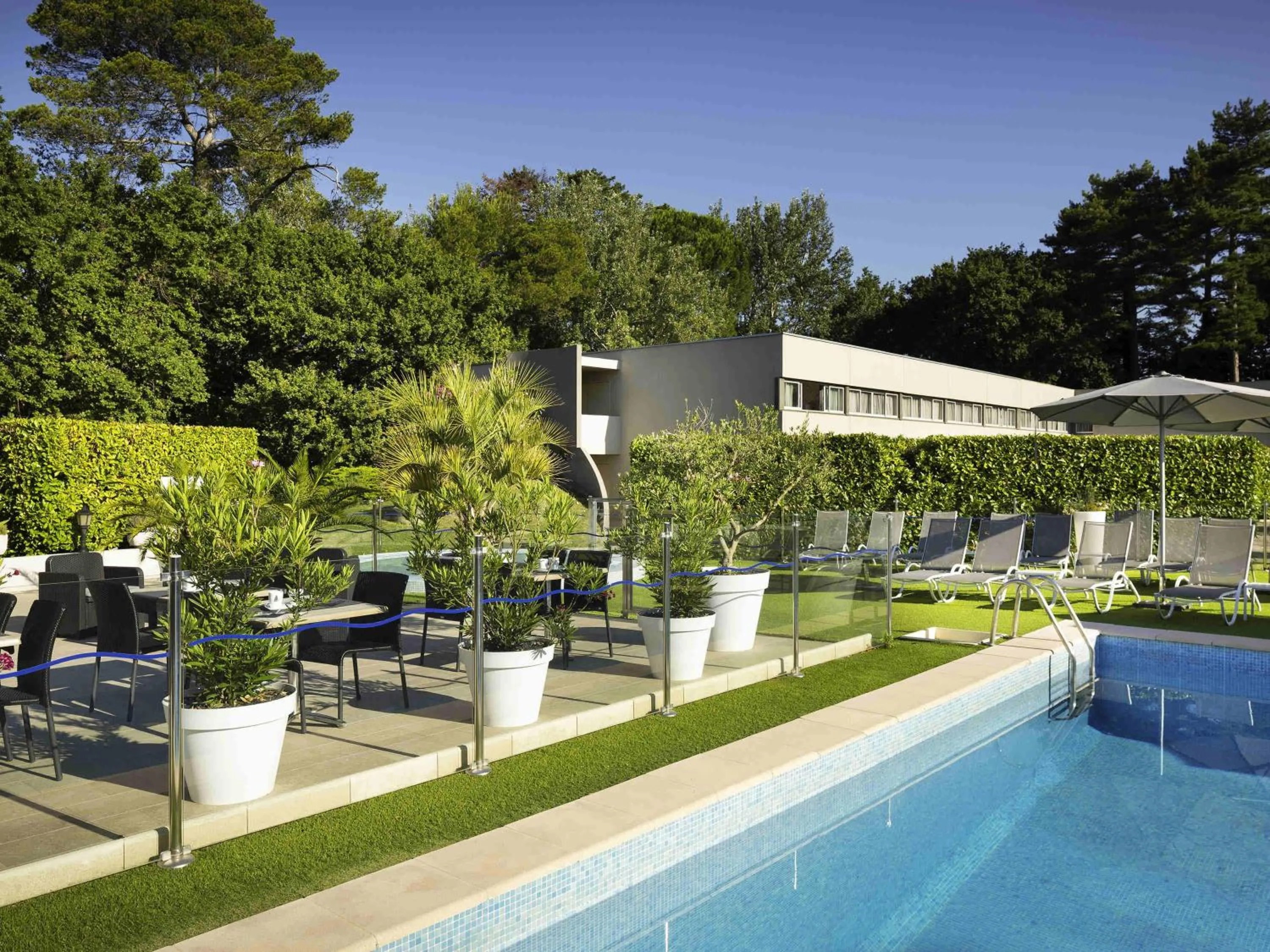 Restaurant/places to eat in Mercure Orange Centre A7/A9