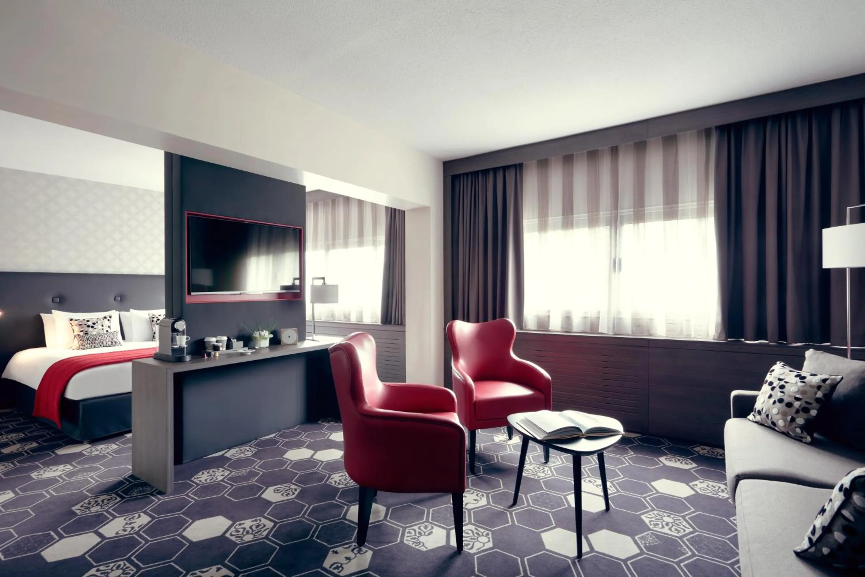 Seating area, Bed in Mercure Orange Centre A7/A9