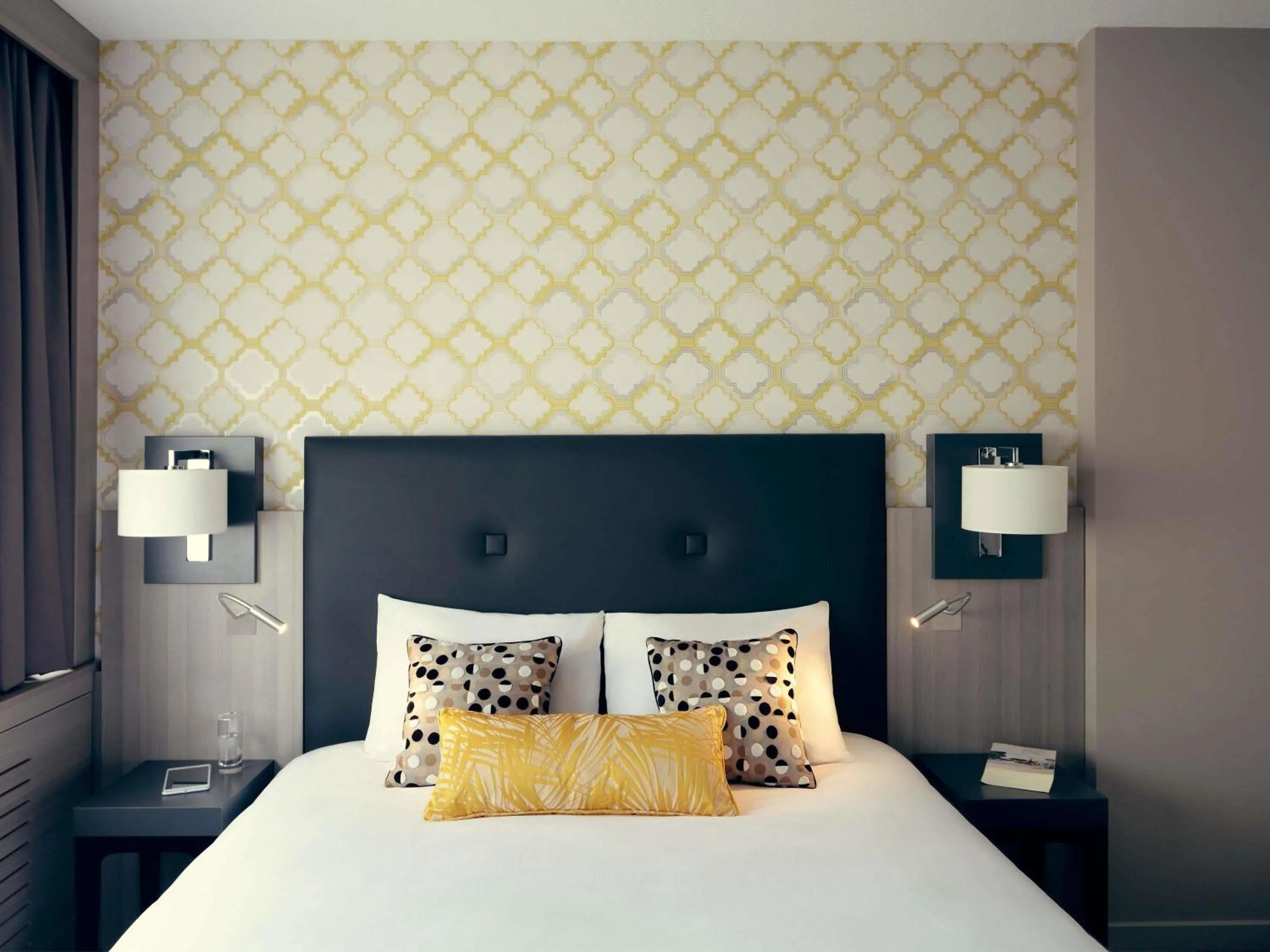 Bedroom, Bed in Mercure Orange Centre A7/A9