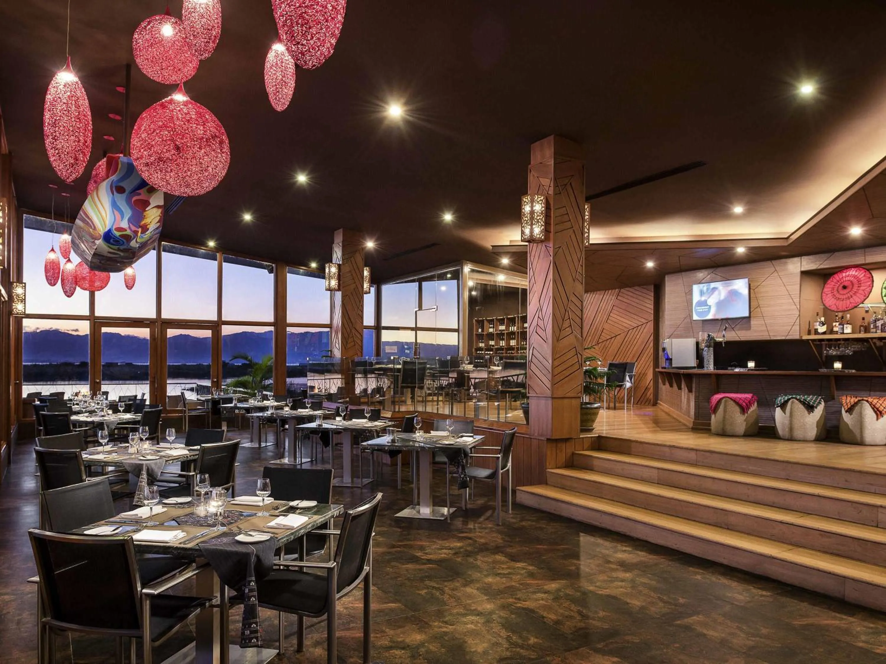 Restaurant/places to eat in Novotel Inle Lake Myat Min