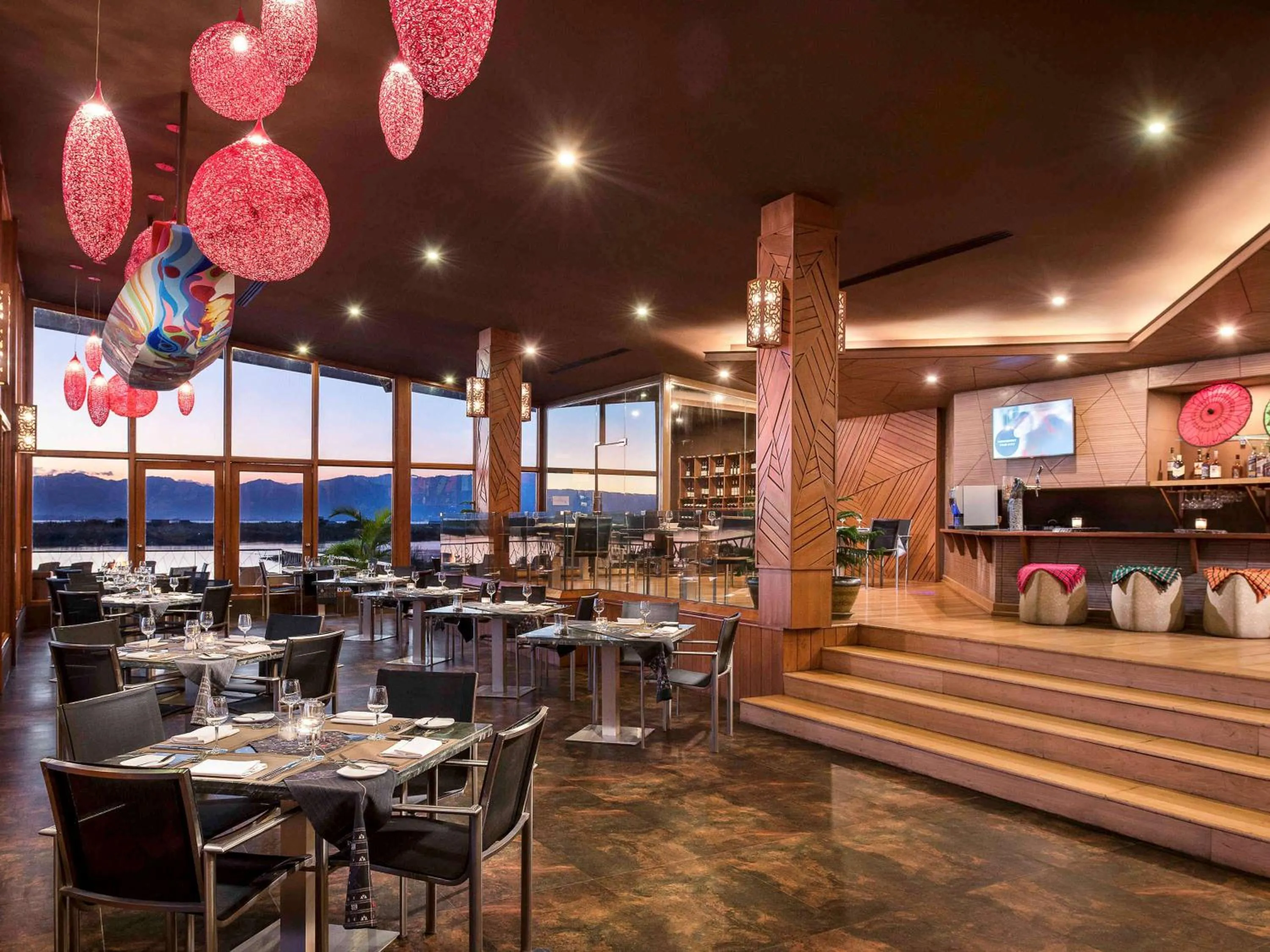 Restaurant/places to eat in Novotel Inle Lake Myat Min