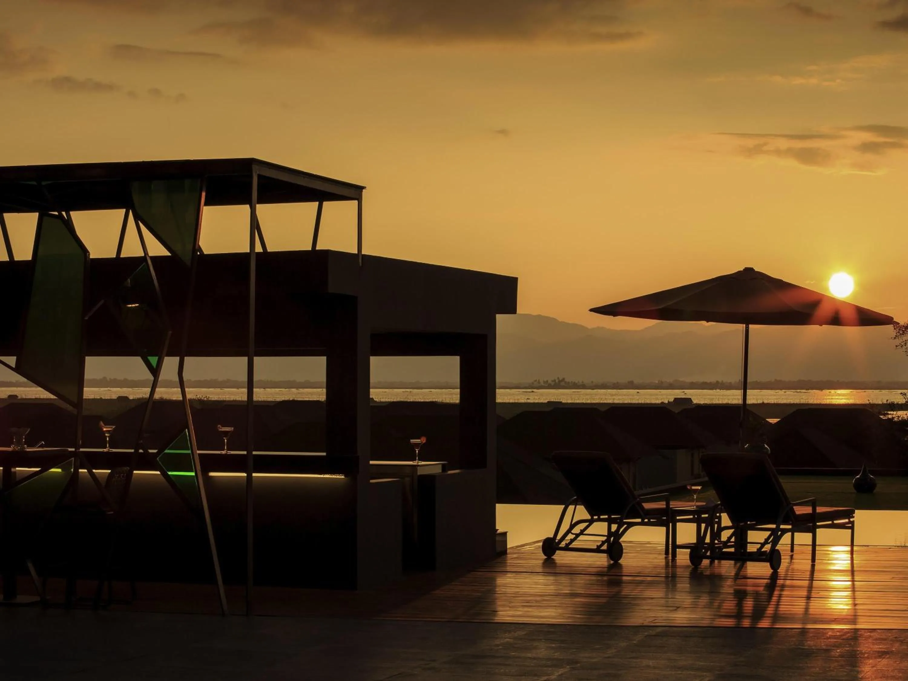 Lounge or bar in Novotel Inle Lake Myat Min