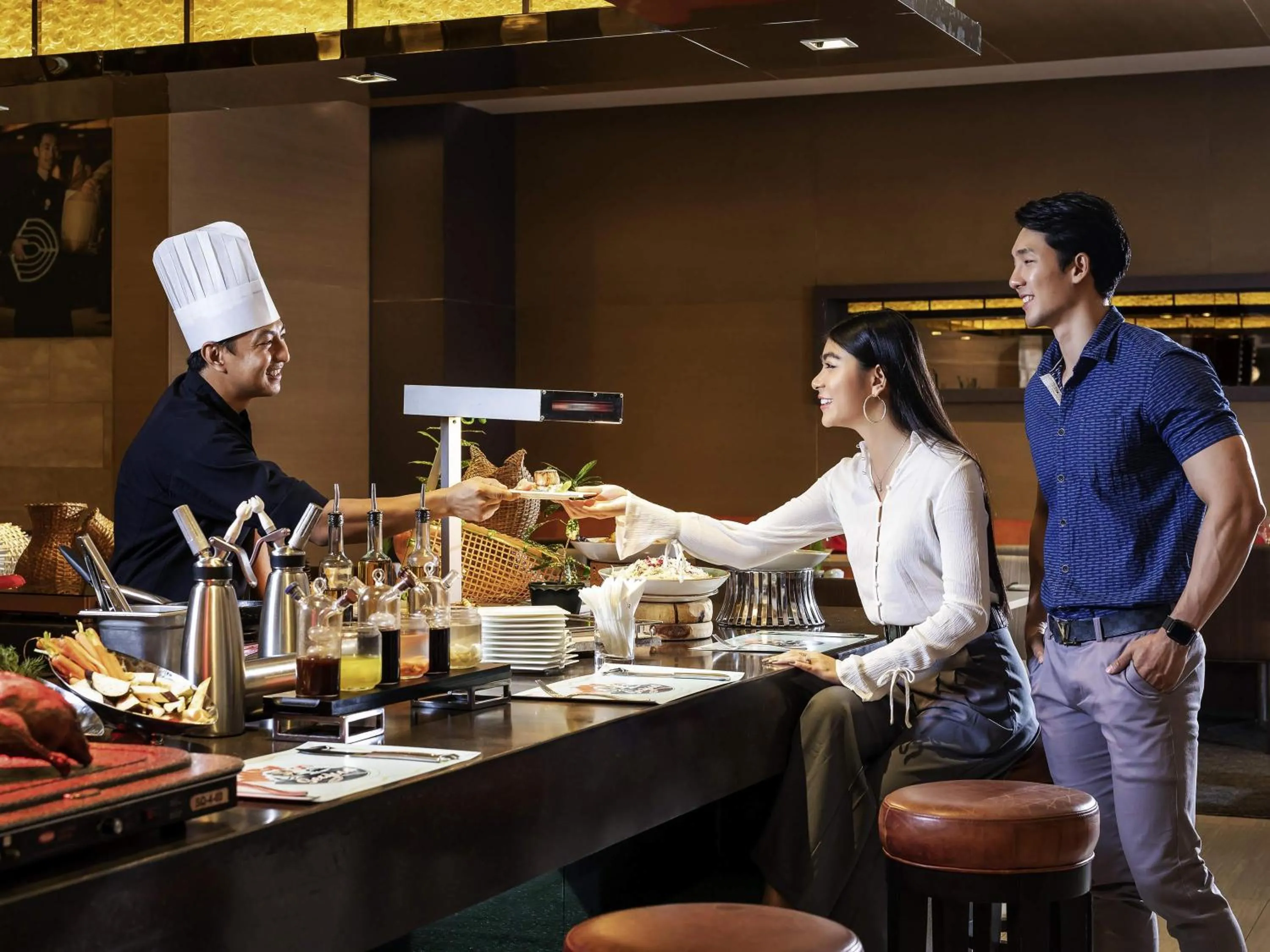 Restaurant/places to eat in Novotel Yangon Max