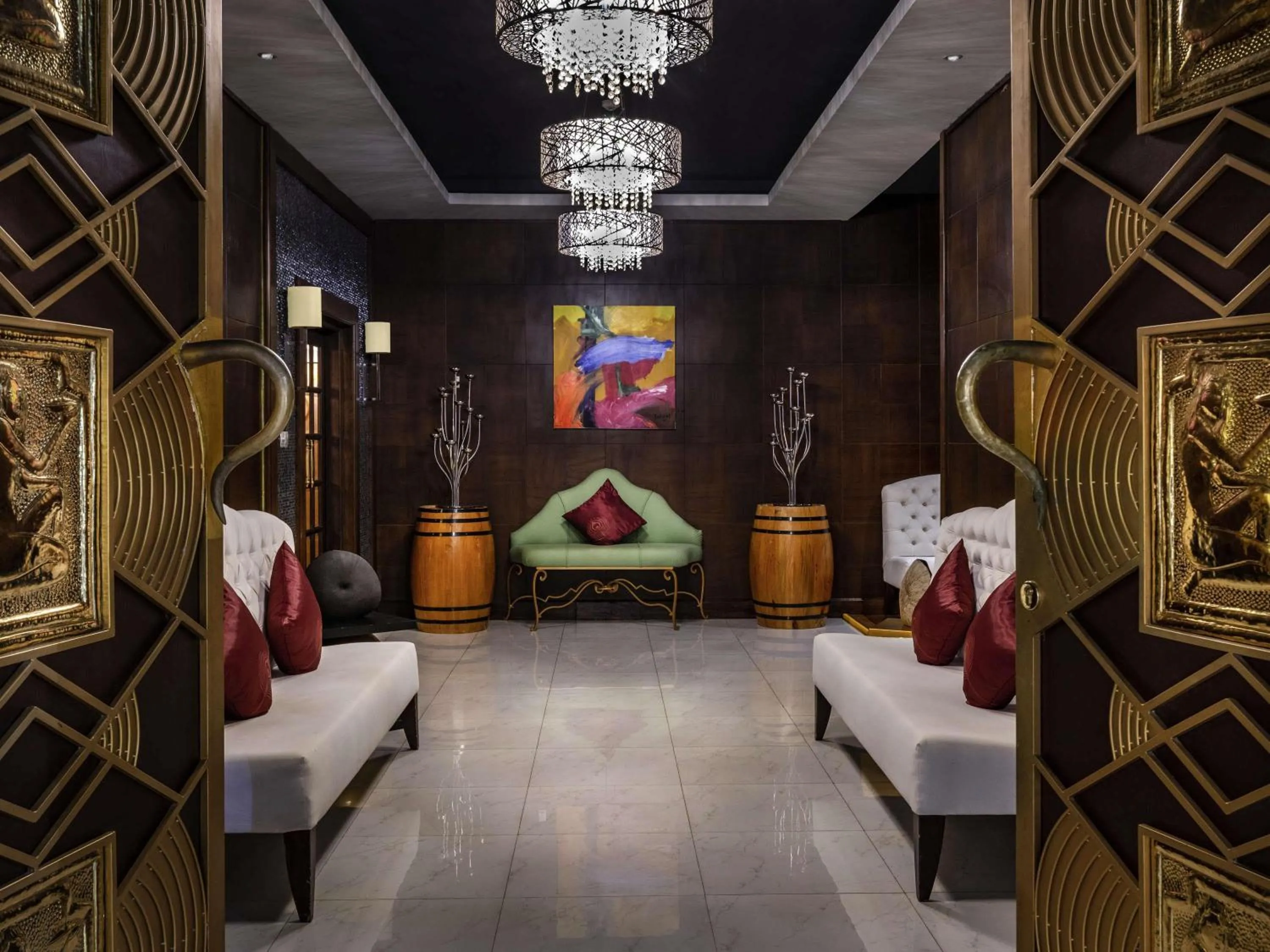 Restaurant/places to eat in Novotel Yangon Max