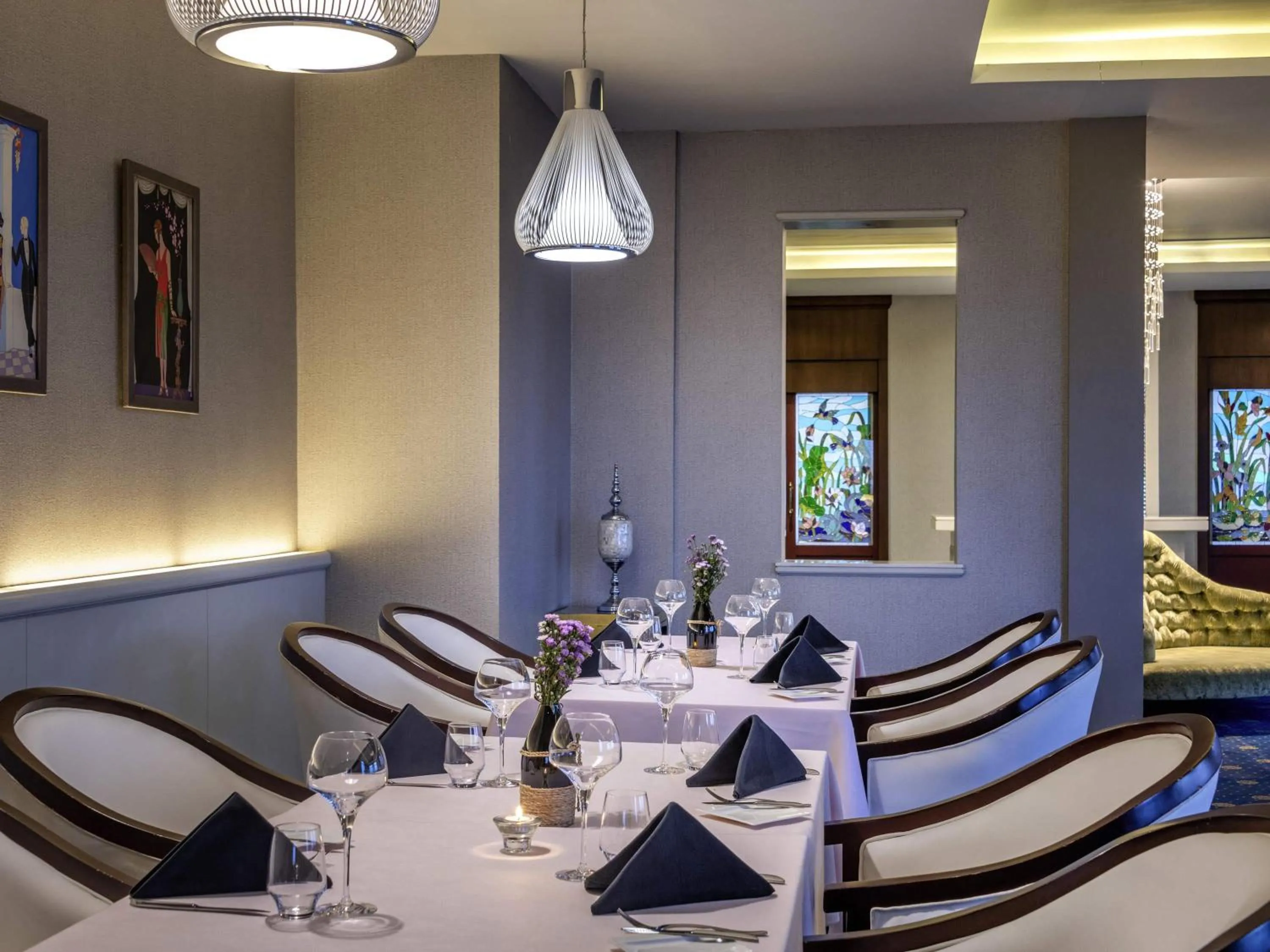 Restaurant/places to eat in Novotel Yangon Max