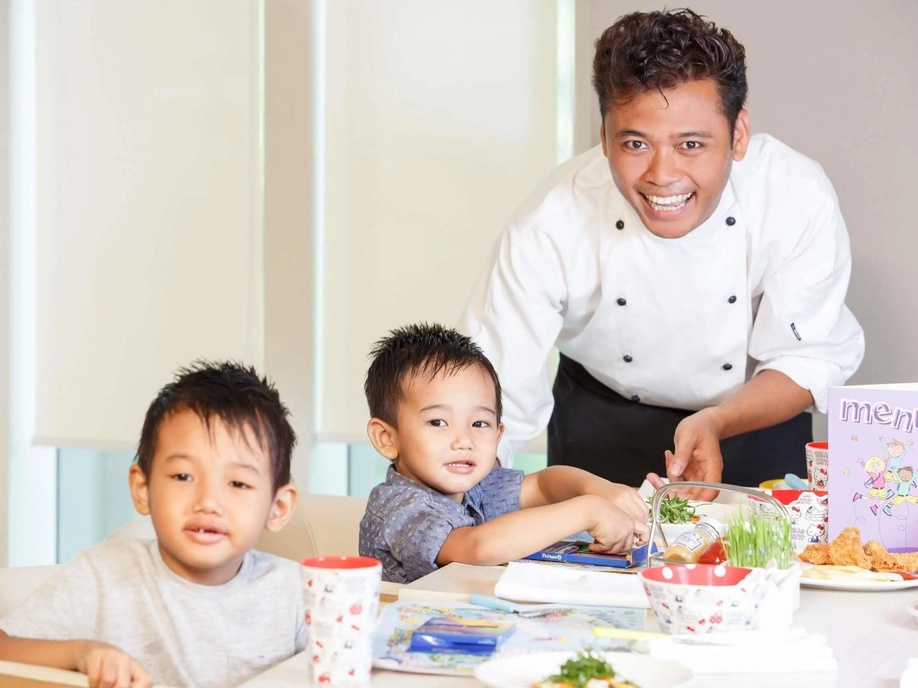 Restaurant/places to eat in Novotel Yangon Max